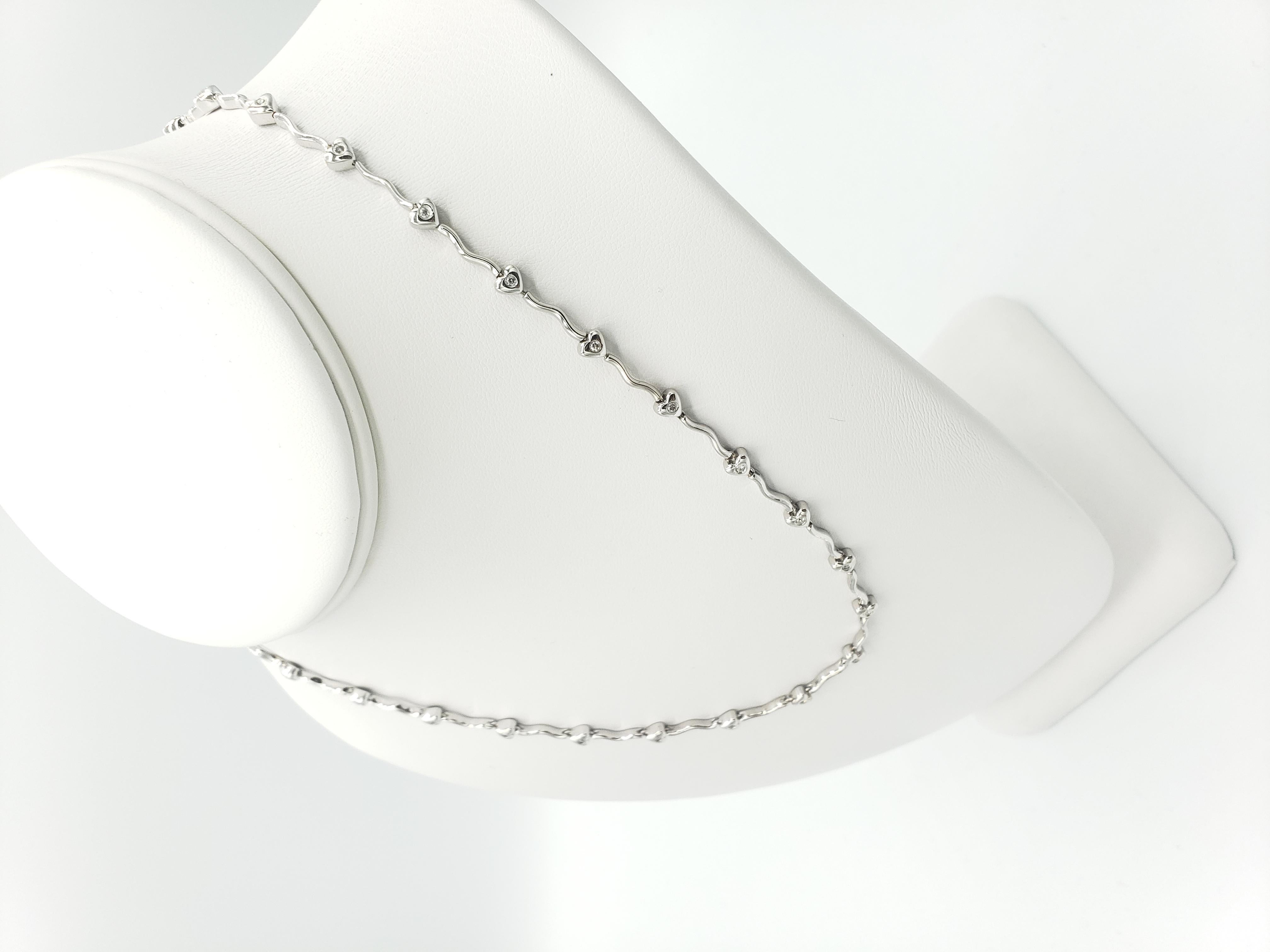 Collier de diamants ronds en forme de cœur naturel  Or blanc 18k en vente 5