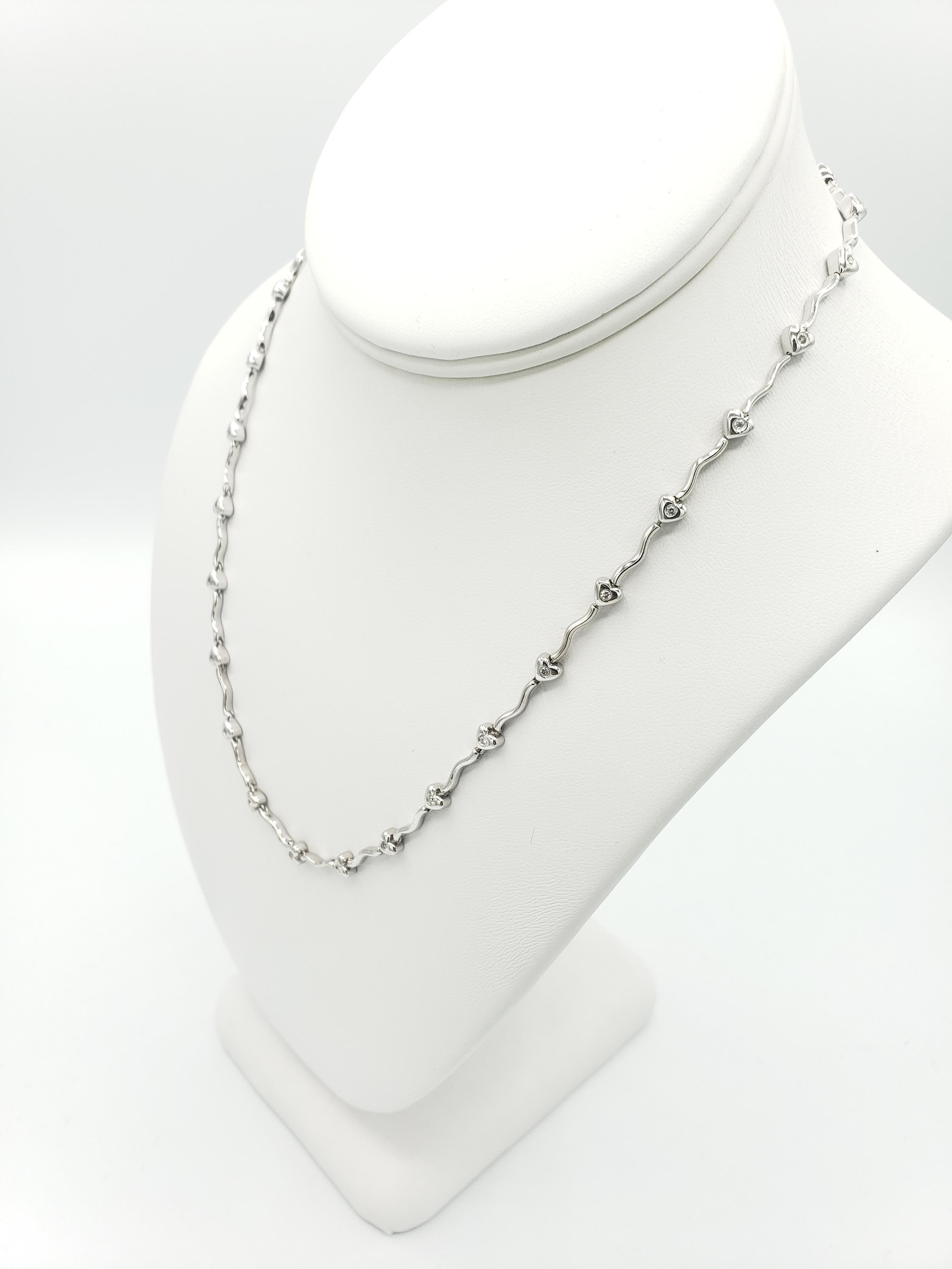 Taille ronde Collier de diamants ronds en forme de cœur naturel  Or blanc 18k en vente