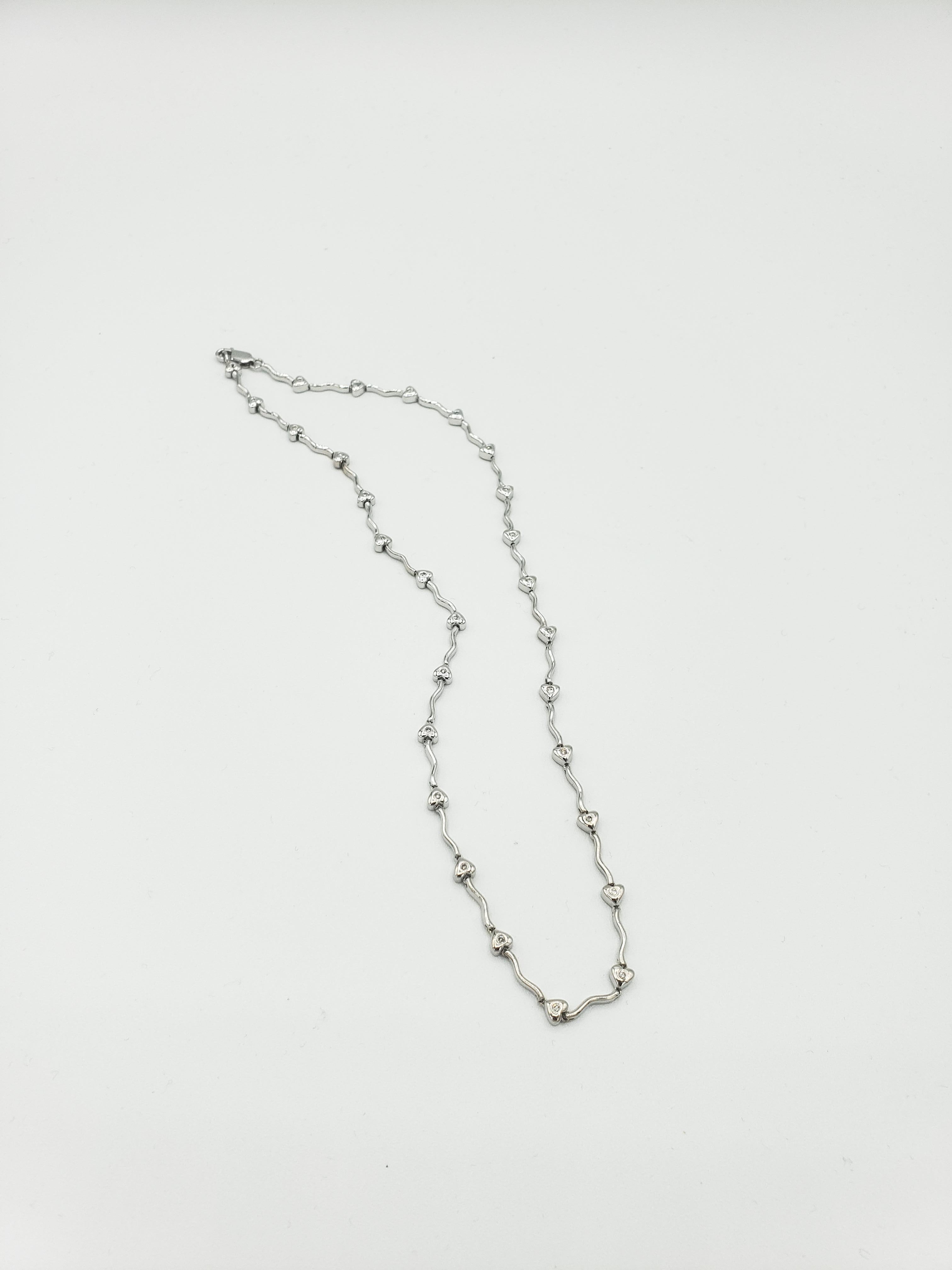 Collier de diamants ronds en forme de cœur naturel  Or blanc 18k Neuf - En vente à Warren, NJ
