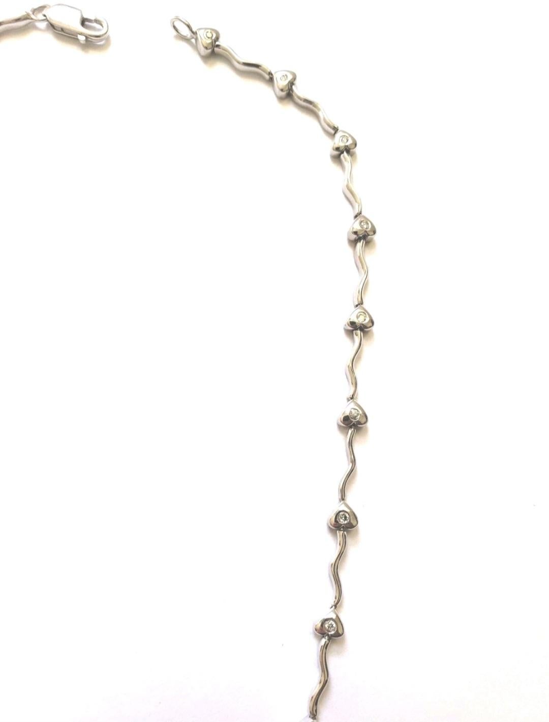 Collier de diamants ronds en forme de cœur naturel  Or blanc 18k Unisexe en vente