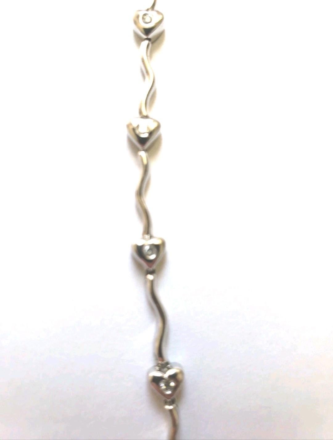 Collier de diamants ronds en forme de cœur naturel  Or blanc 18k en vente 3
