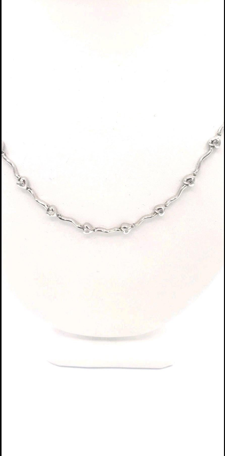 Collier de diamants ronds en forme de cœur naturel  Or blanc 18k en vente 4