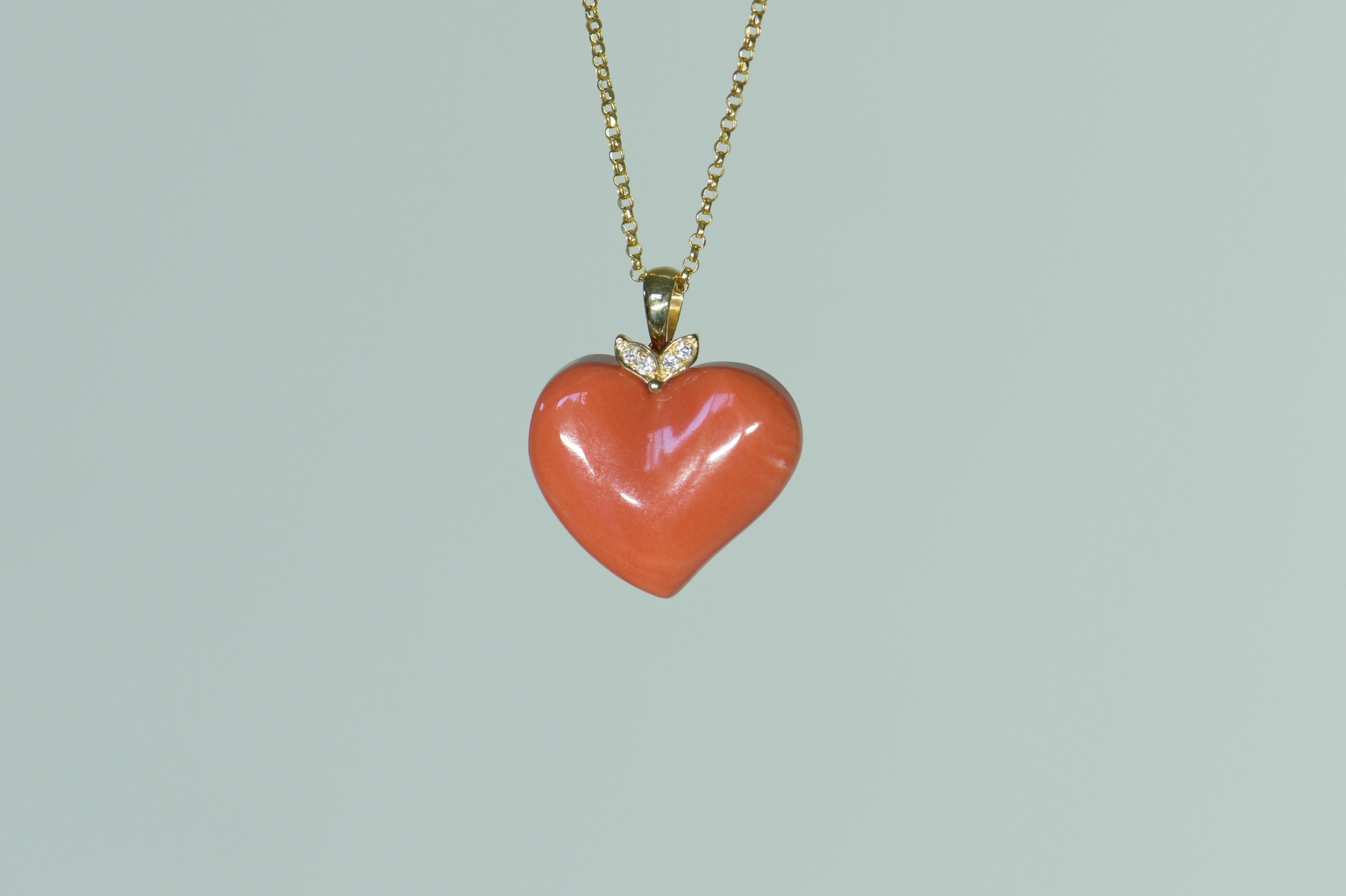 A beautiful piece of natural coral that has been shaped into a gorgeous puffy heart shape. The coral shows very rich colour. This is an entirely natural piece of coral from the Mediterranean sea. The backside of this pendant is as pretty as the