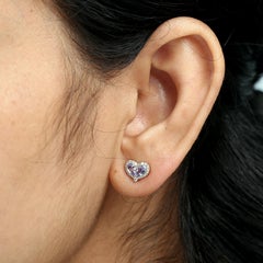 Natürlicher herzförmiger Tansanit Halo Minimal Ohrstecker in 14KT Gelbgold