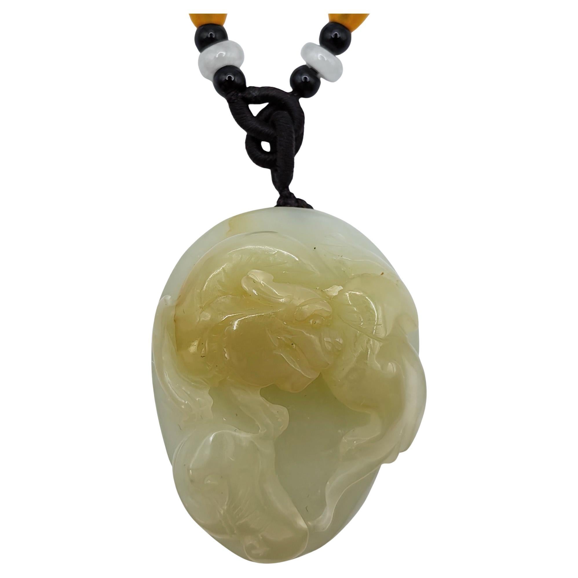Ciondolo di giada bianca Hetian naturale Pixiu 貔貅 Ruyi con pelle marrone-dorata