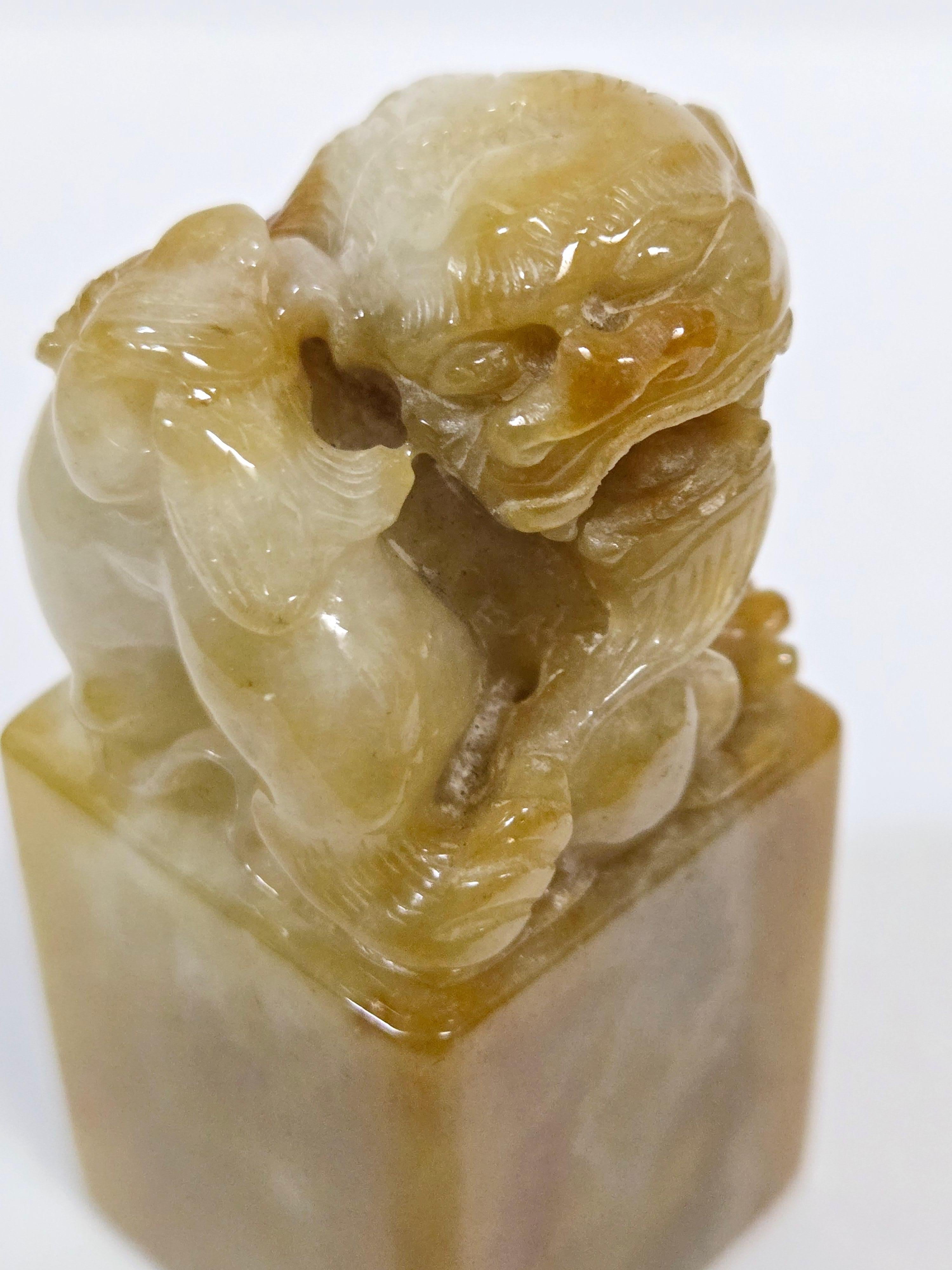 Natürlicher Honey Brown & Gray Jadeit Lucky Chinese Lion Stempel im Angebot 5