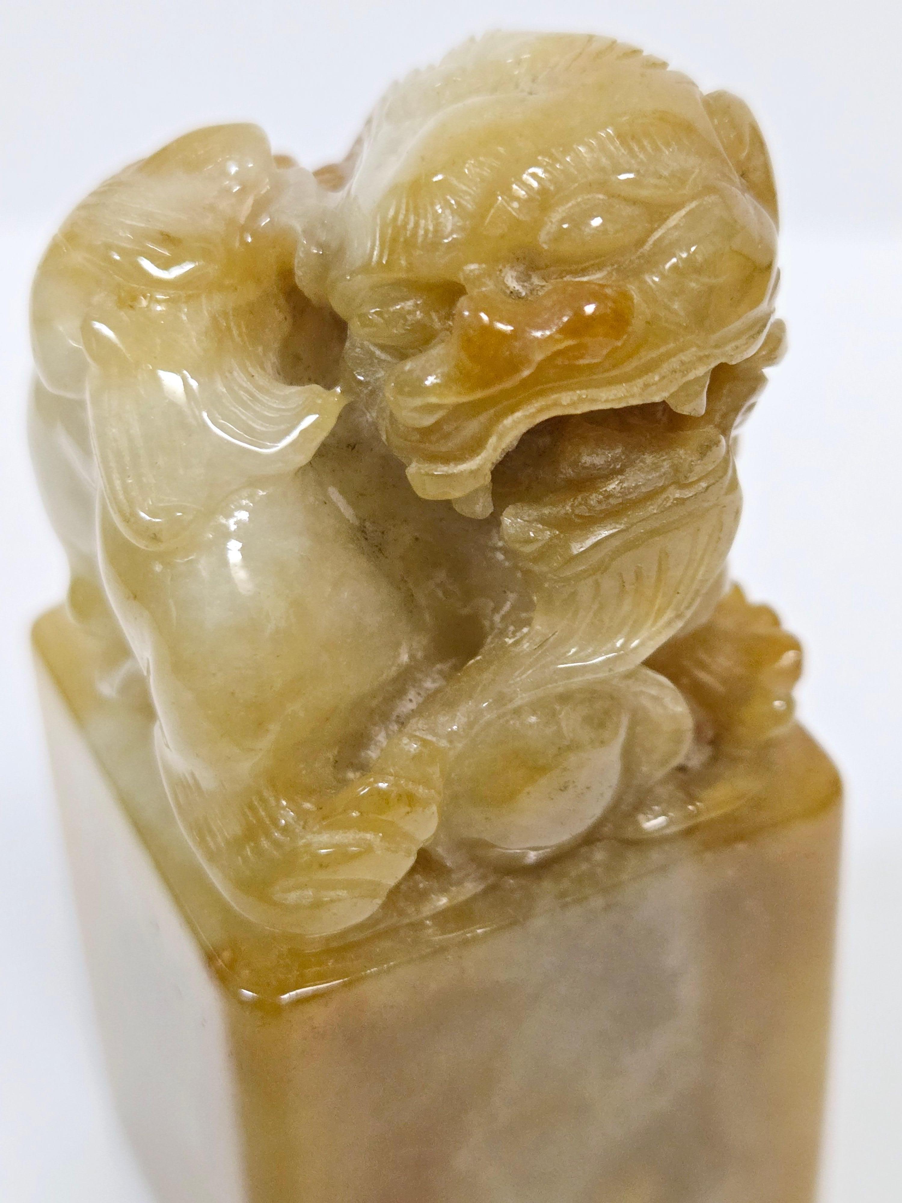 Natürlicher Honey Brown & Gray Jadeit Lucky Chinese Lion Stempel für Damen oder Herren im Angebot