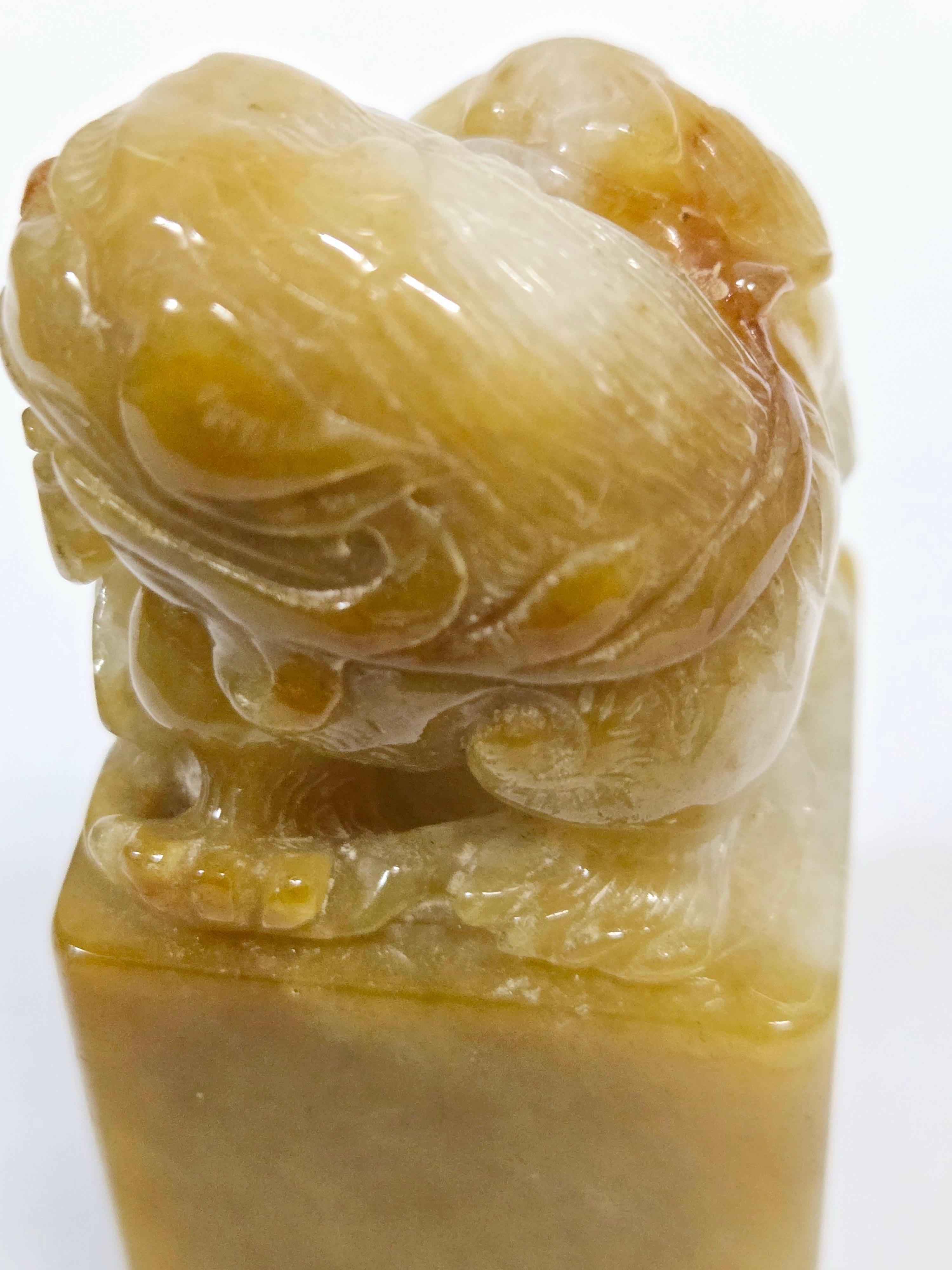 Natürlicher Honey Brown & Gray Jadeit Lucky Chinese Lion Stempel im Angebot 3