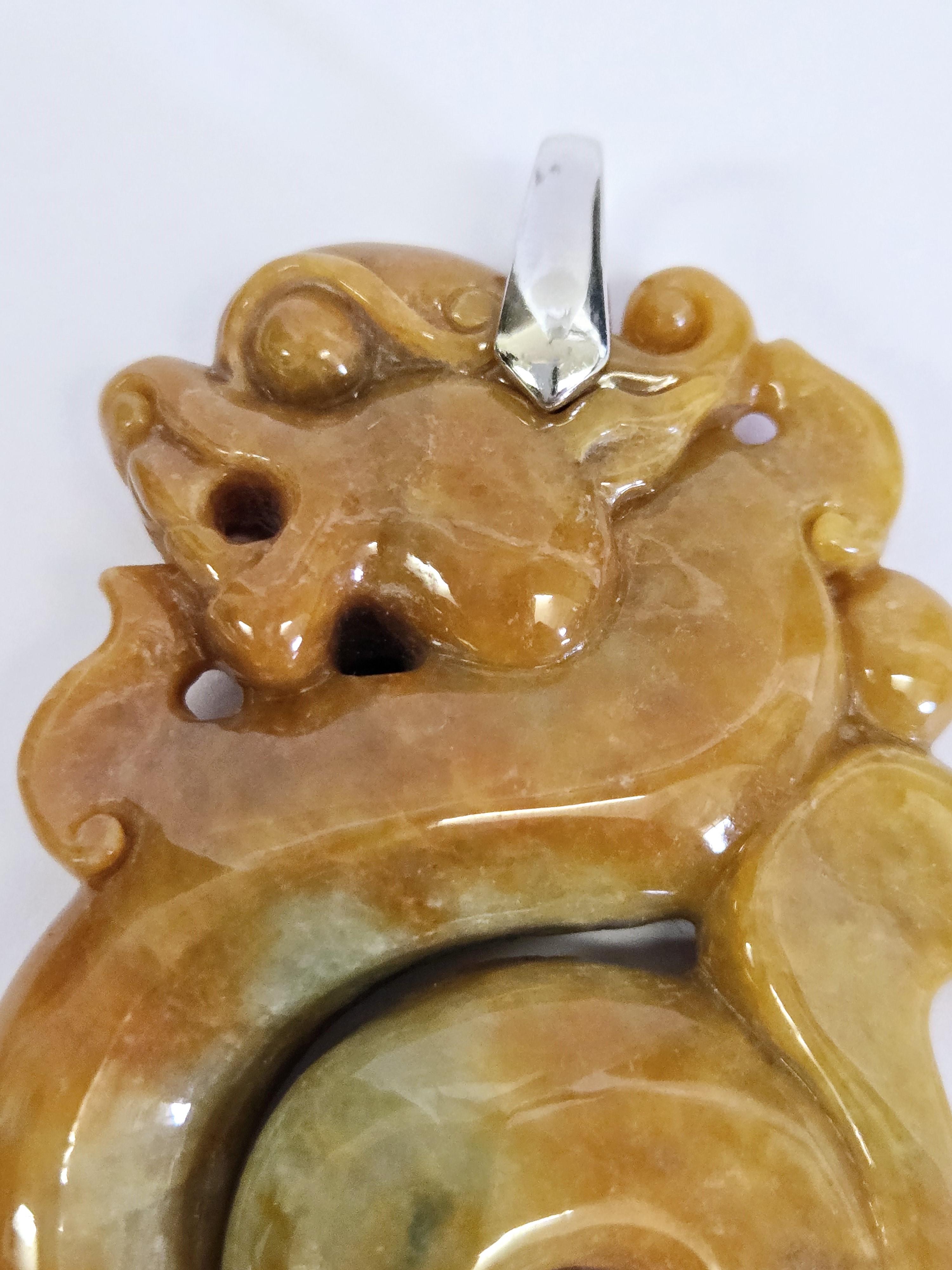 Ciondolo del drago di giada marrone miele Nature con certificazione in vendita 6