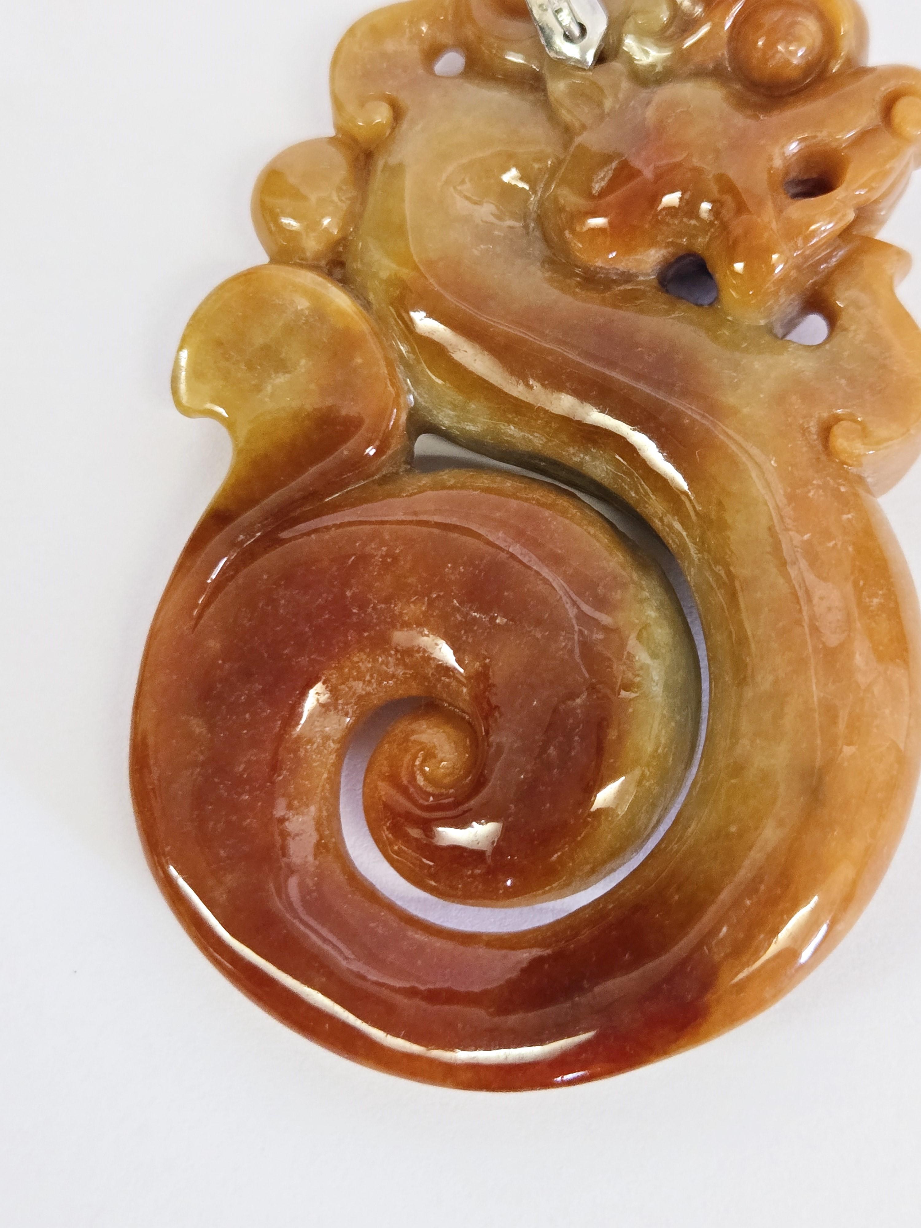Ciondolo del drago di giada marrone miele Nature con certificazione in vendita 10