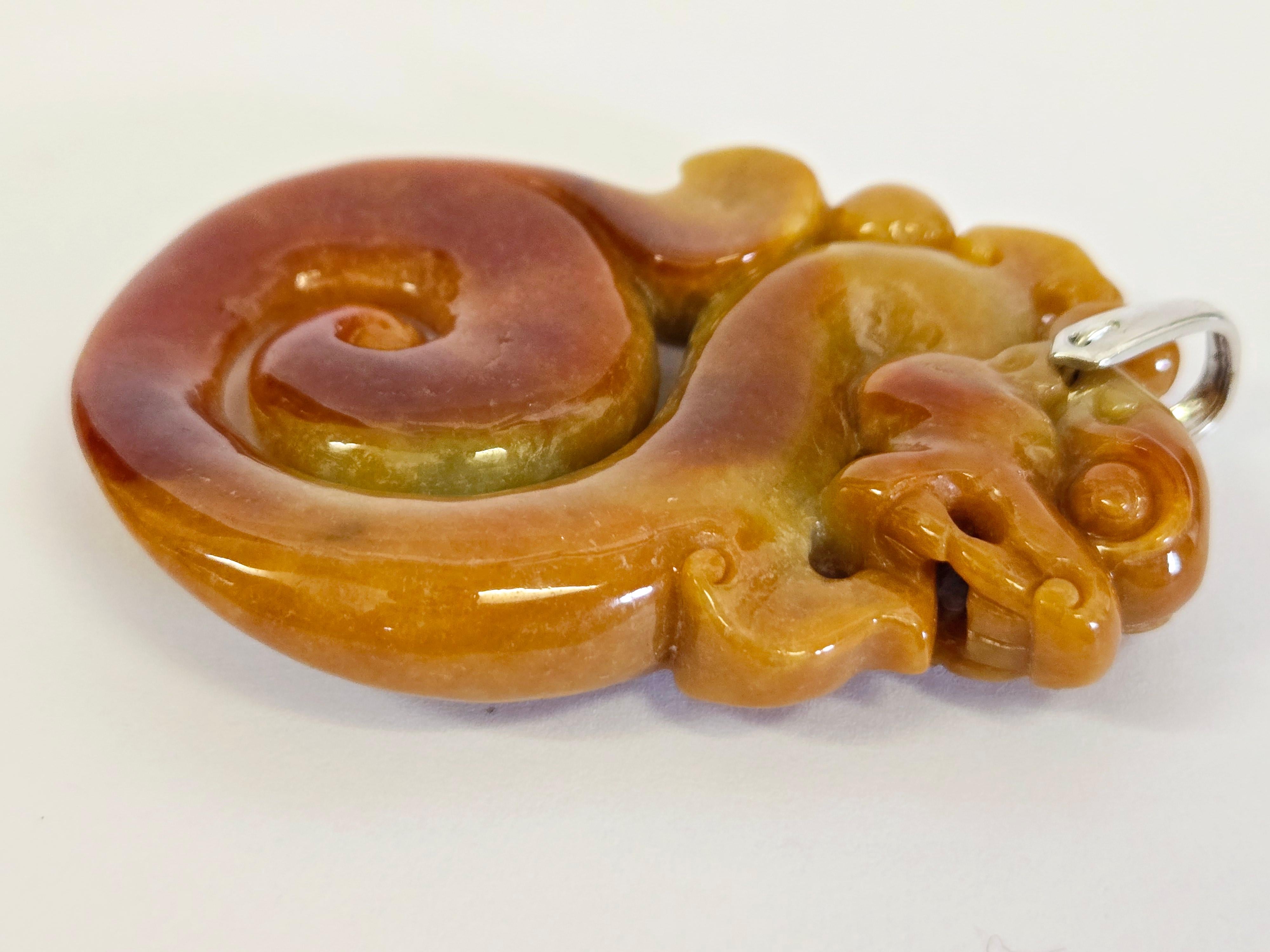 Ciondolo del drago di giada marrone miele Nature con certificazione in vendita 11