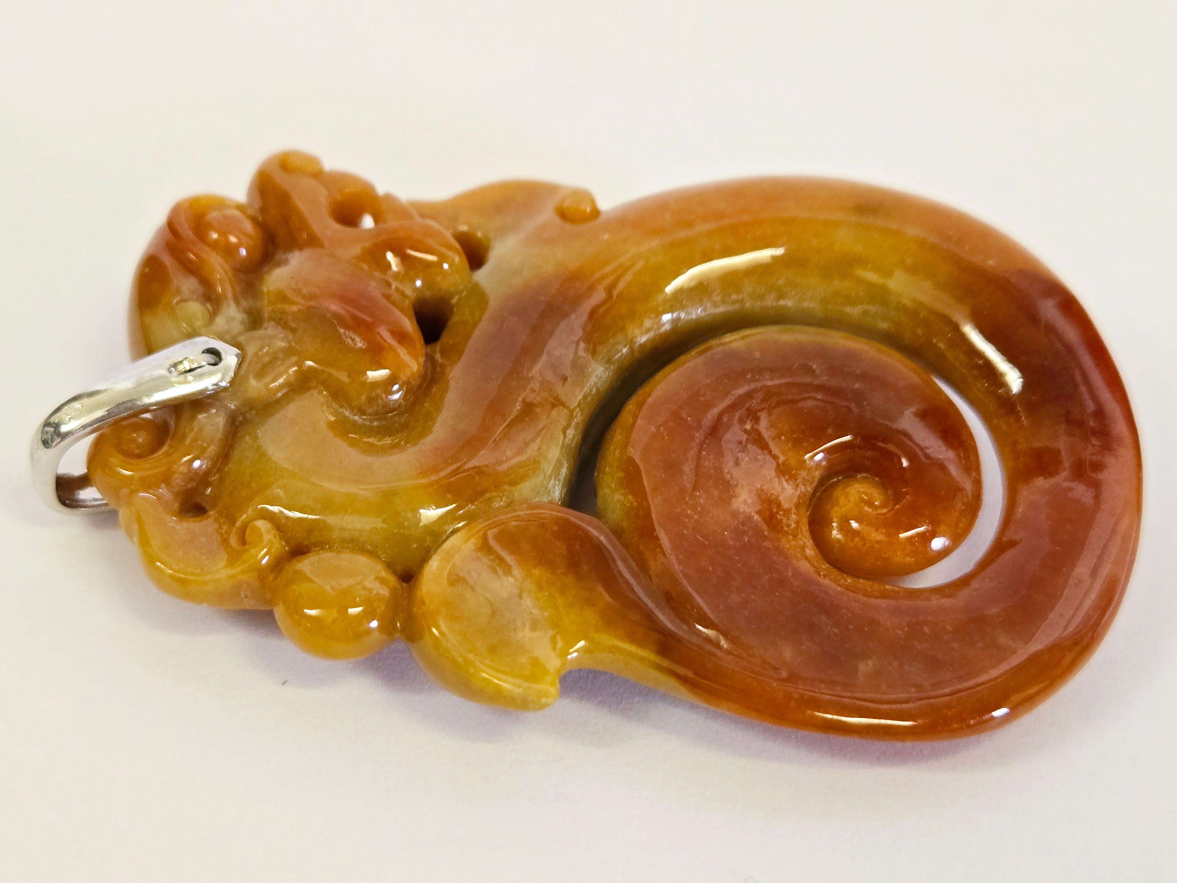 Ciondolo del drago di giada marrone miele Nature con certificazione in vendita 12