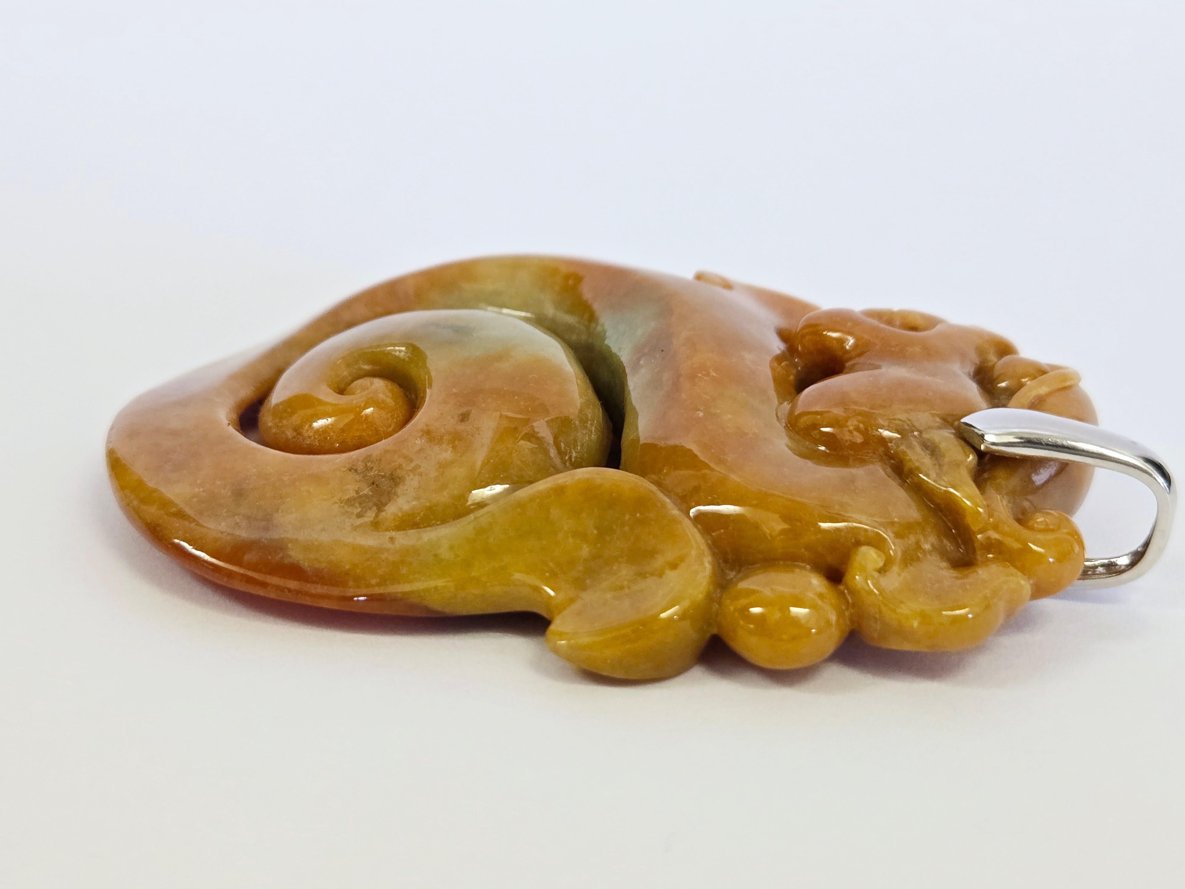 Ciondolo del drago di giada marrone miele Nature con certificazione in vendita 3