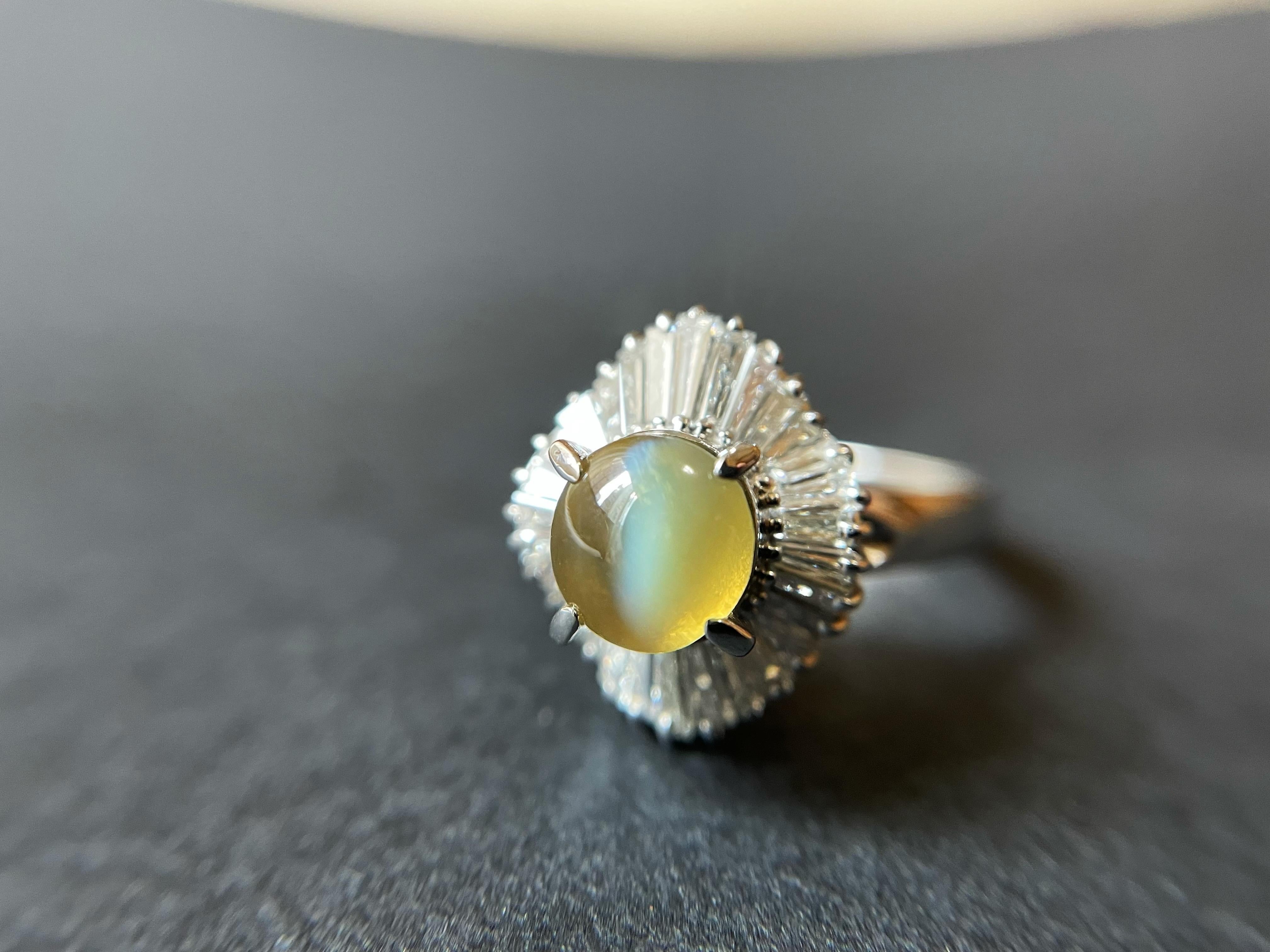 Natural Honey Color Chrysoberyl Cat's Eye Ring with Diamonds in Platinum For Sale 4