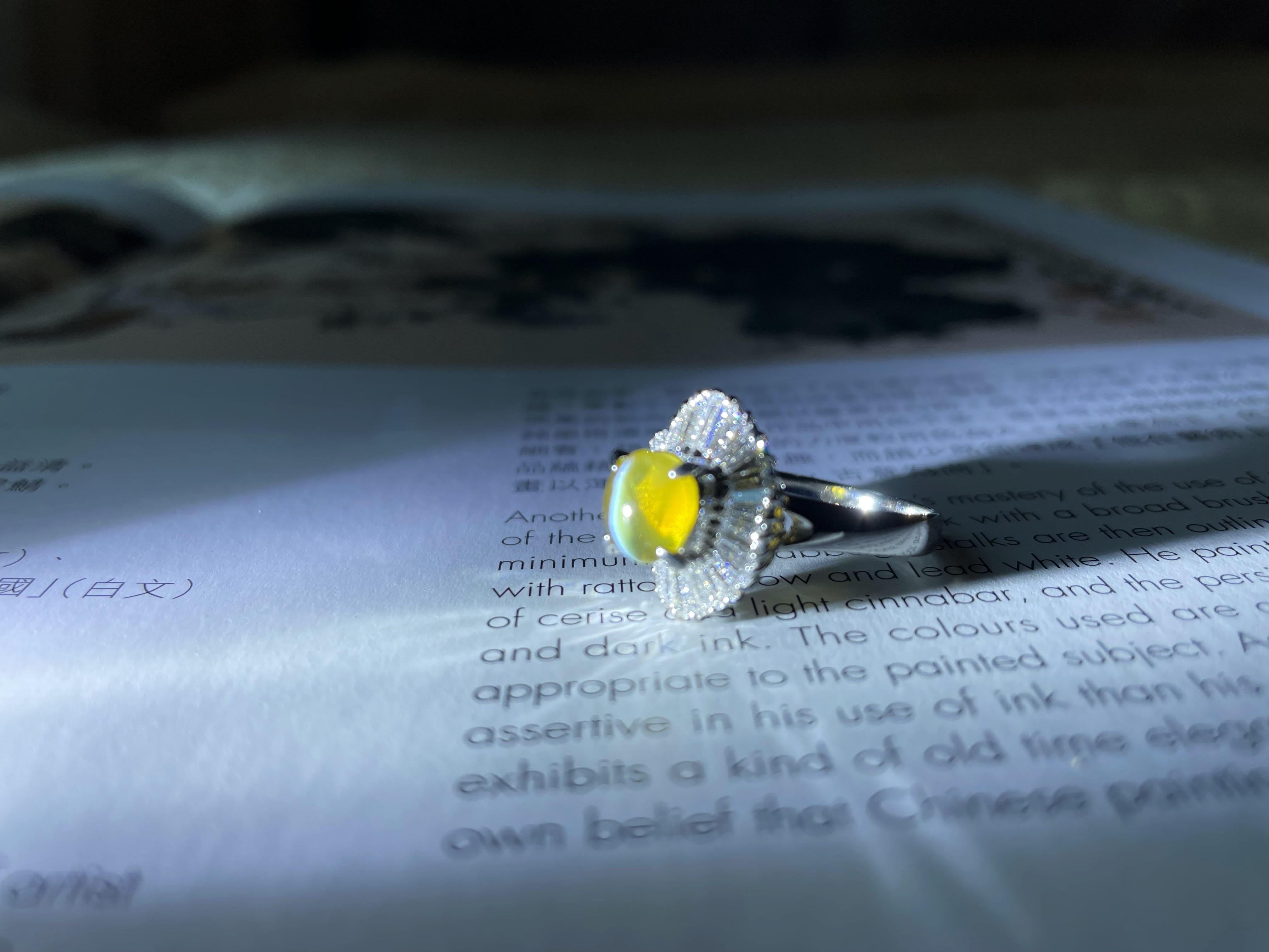 Natural Honey Color Chrysoberyl Cat's Eye Ring with Diamonds in Platinum For Sale 7