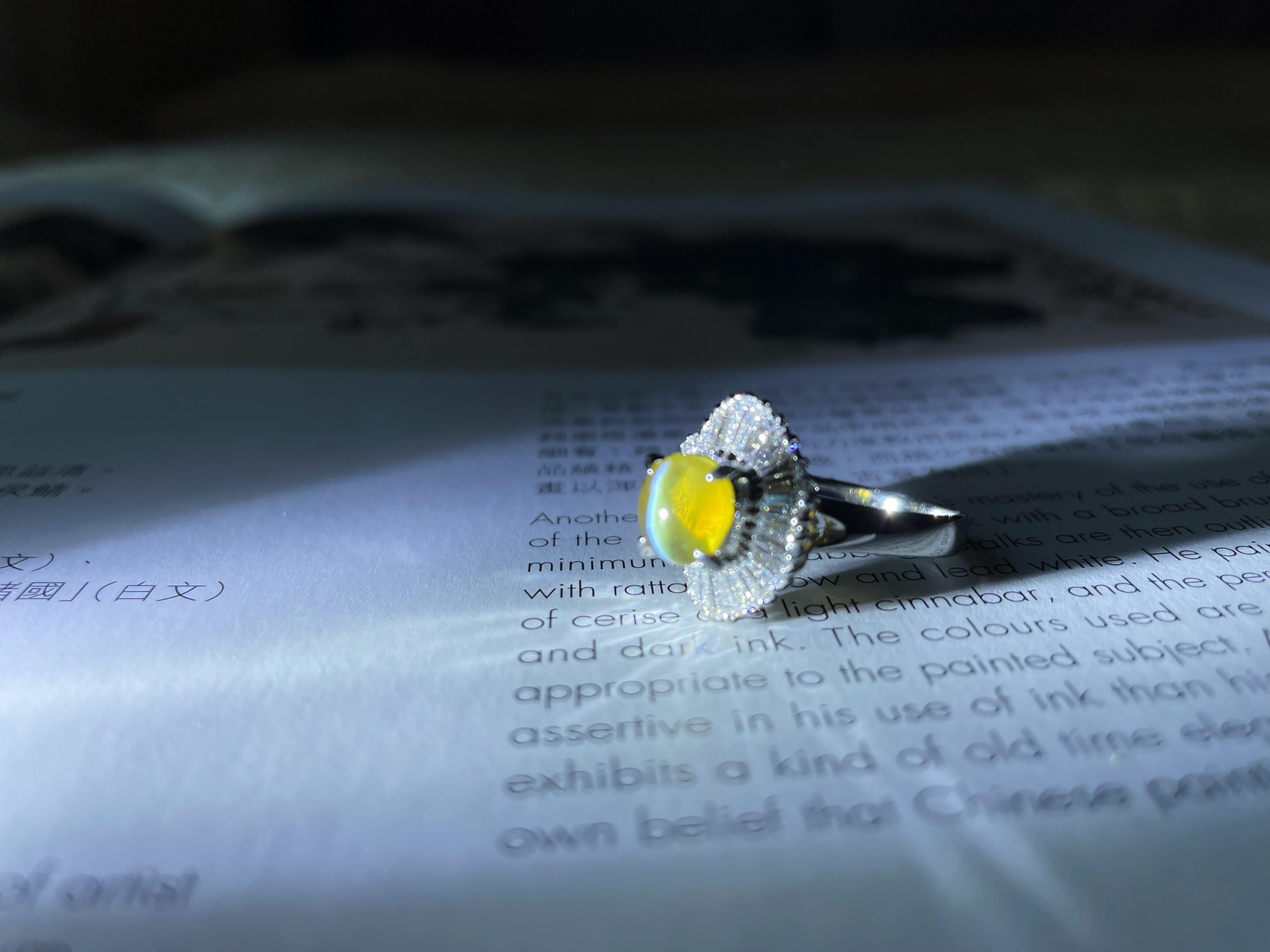 Natural Honey Color Chrysoberyl Cat's Eye Ring with Diamonds in Platinum For Sale 8