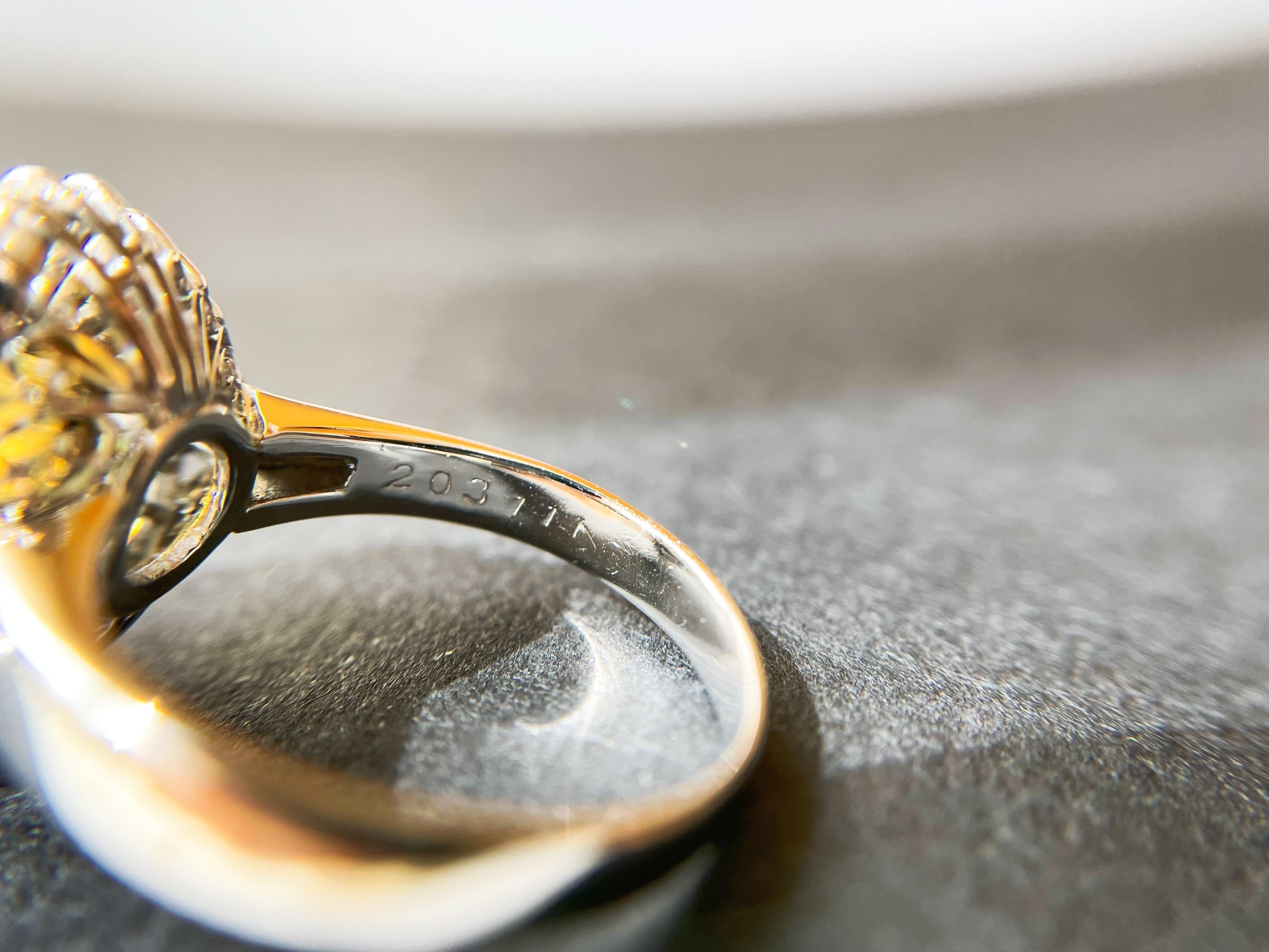 Women's or Men's Natural Honey Color Chrysoberyl Cat's Eye Ring with Diamonds in Platinum For Sale