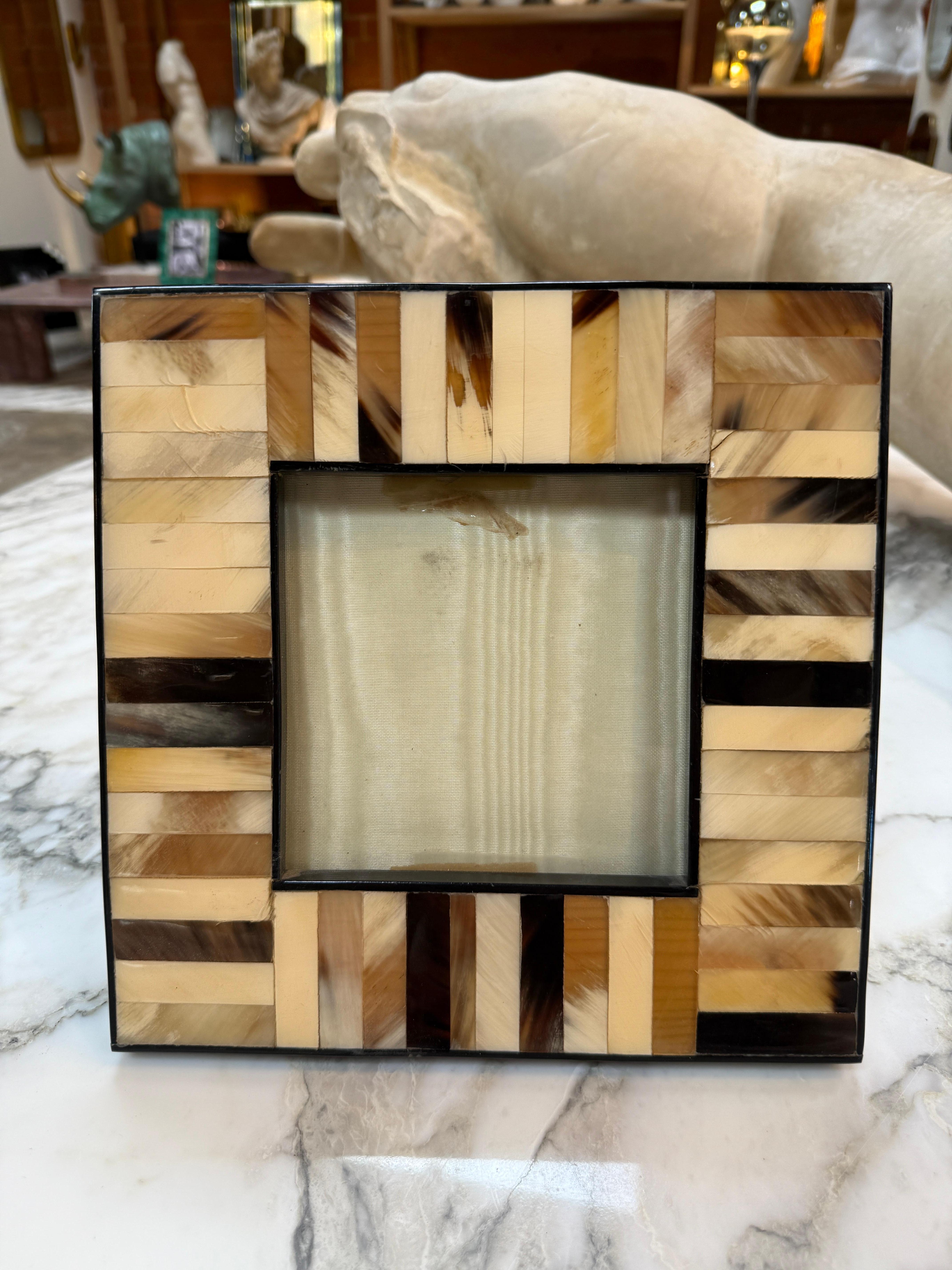 Moderne Cadre photo carré en incrustation de mosaïque en corne naturelle Medium en vente