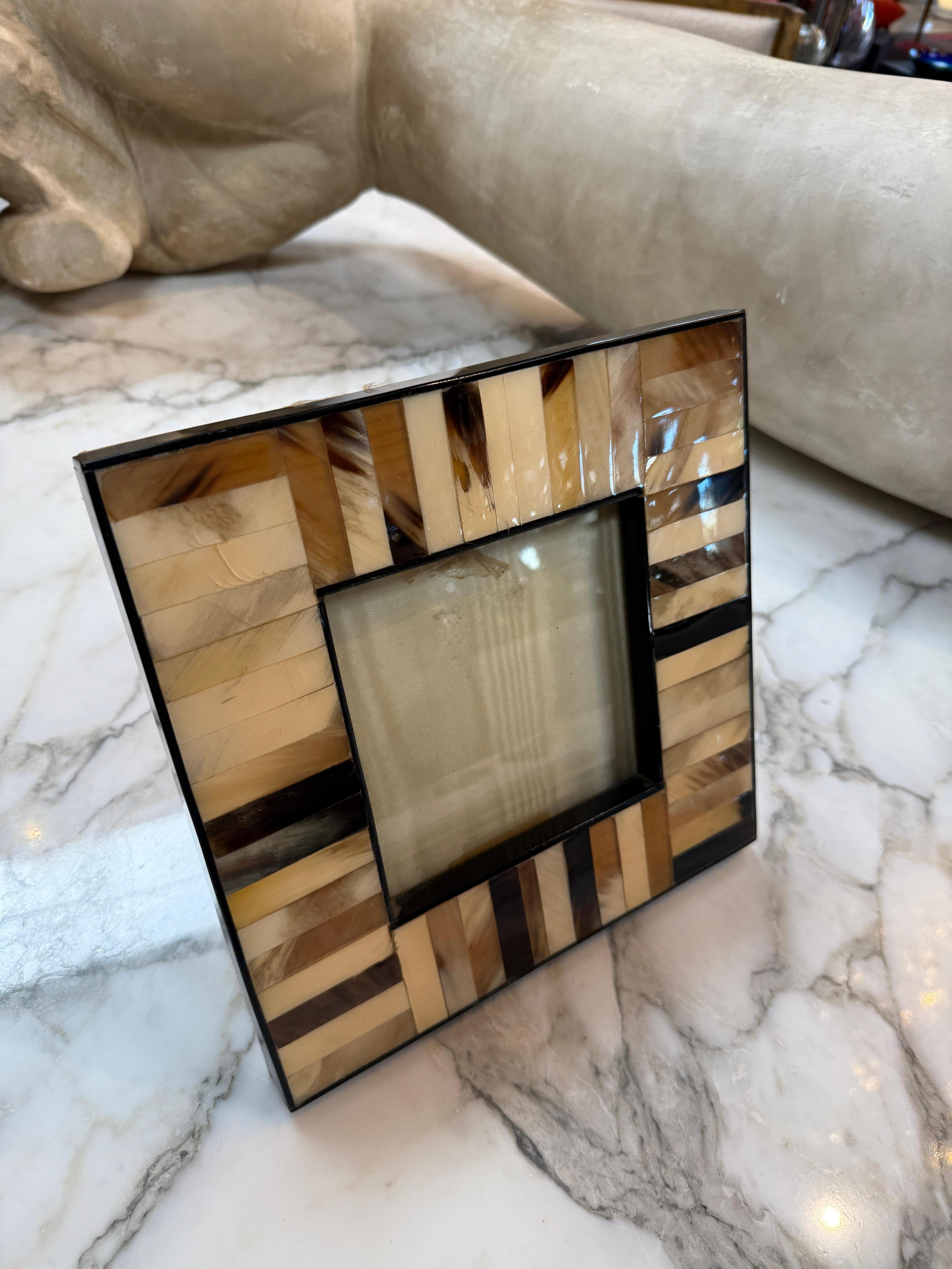 italien Cadre photo carré en incrustation de mosaïque en corne naturelle Medium en vente