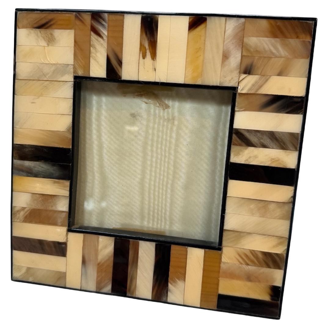 Cadre photo carré en incrustation de mosaïque en corne naturelle Medium en vente