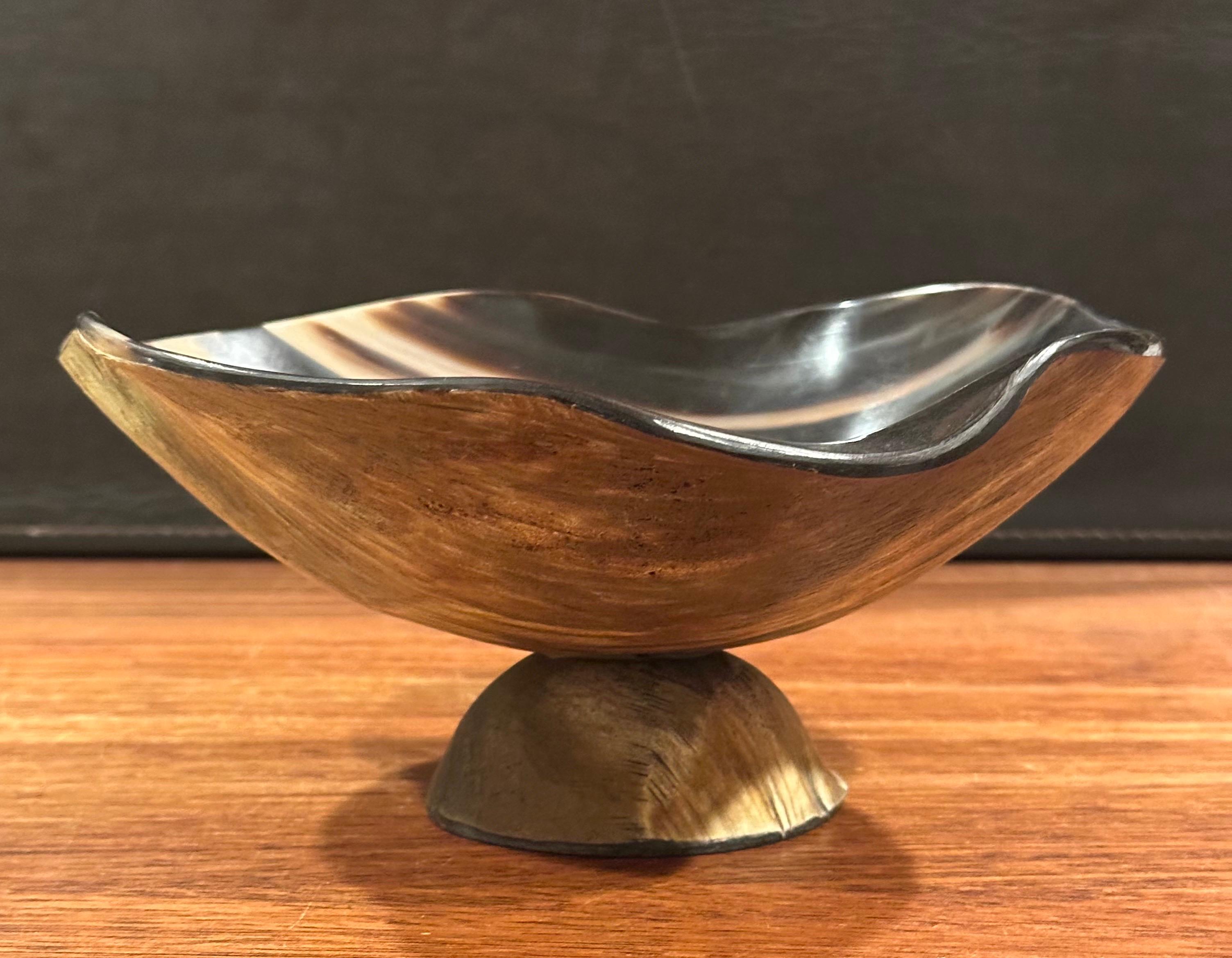 Natural Horn Sockel Schale im Angebot 5