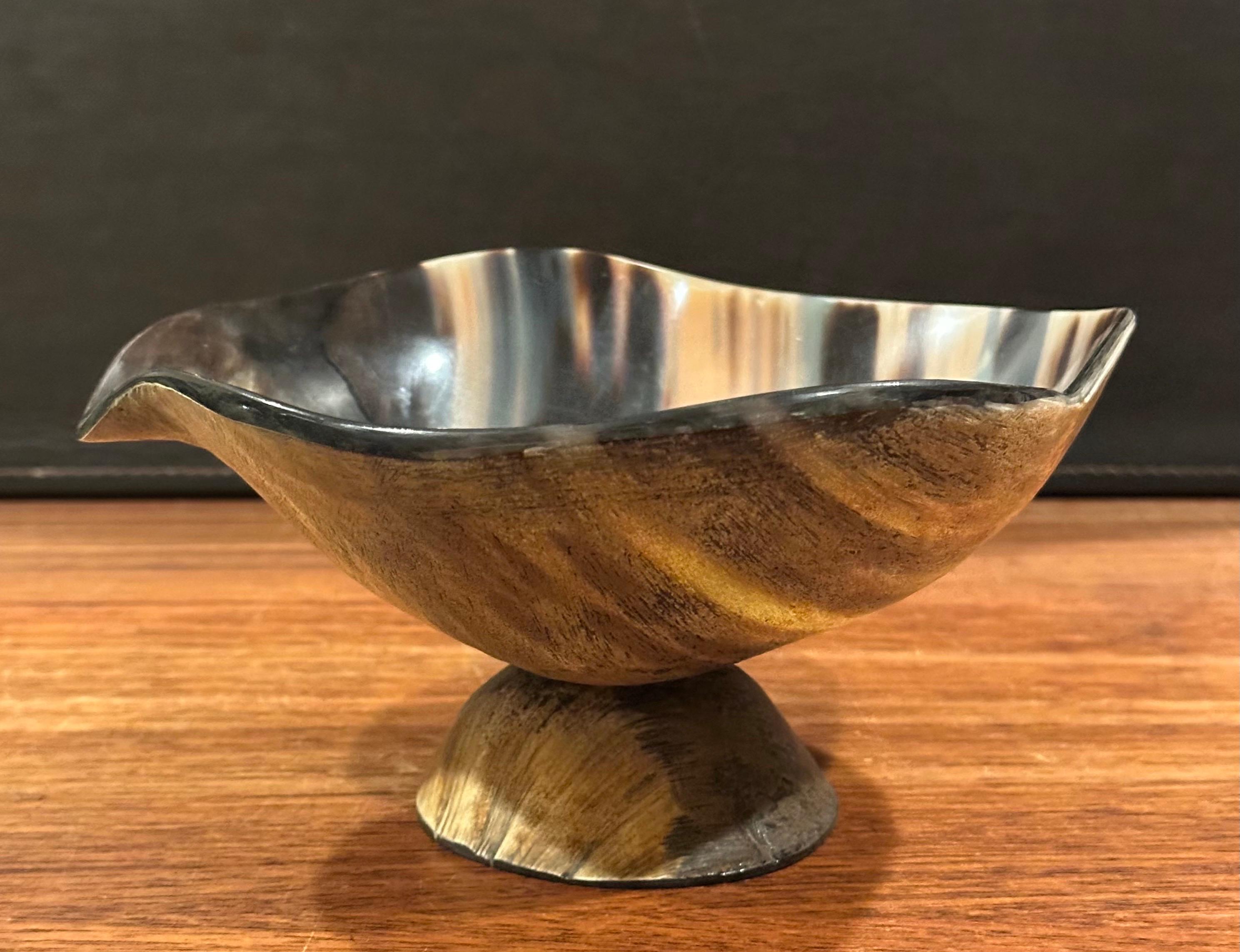 Natural Horn Sockel Schale im Angebot 1
