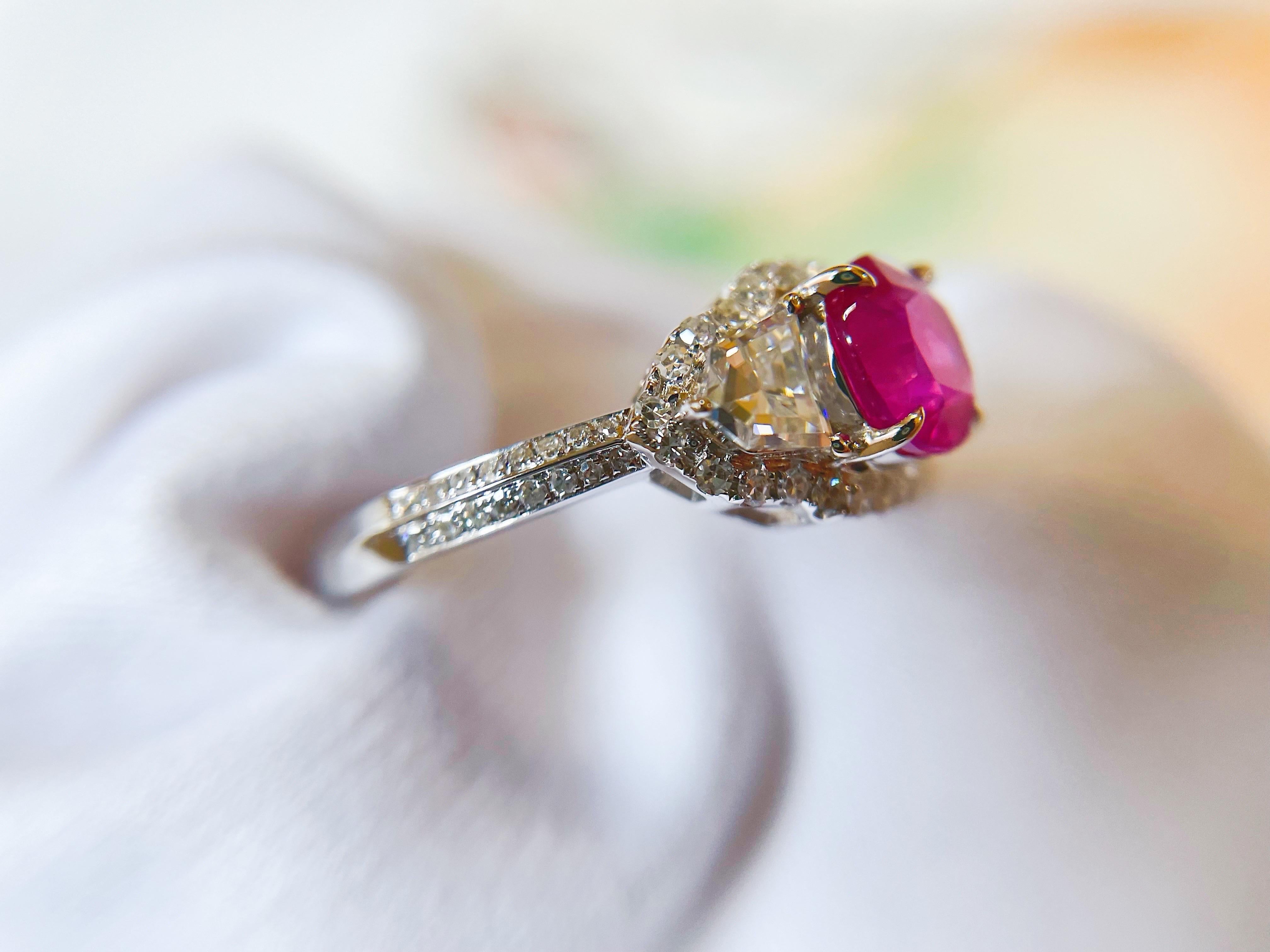 da uomo o donna Anello con zaffiro rosa caldo naturale in oro bianco 18 carati e diamanti in vendita