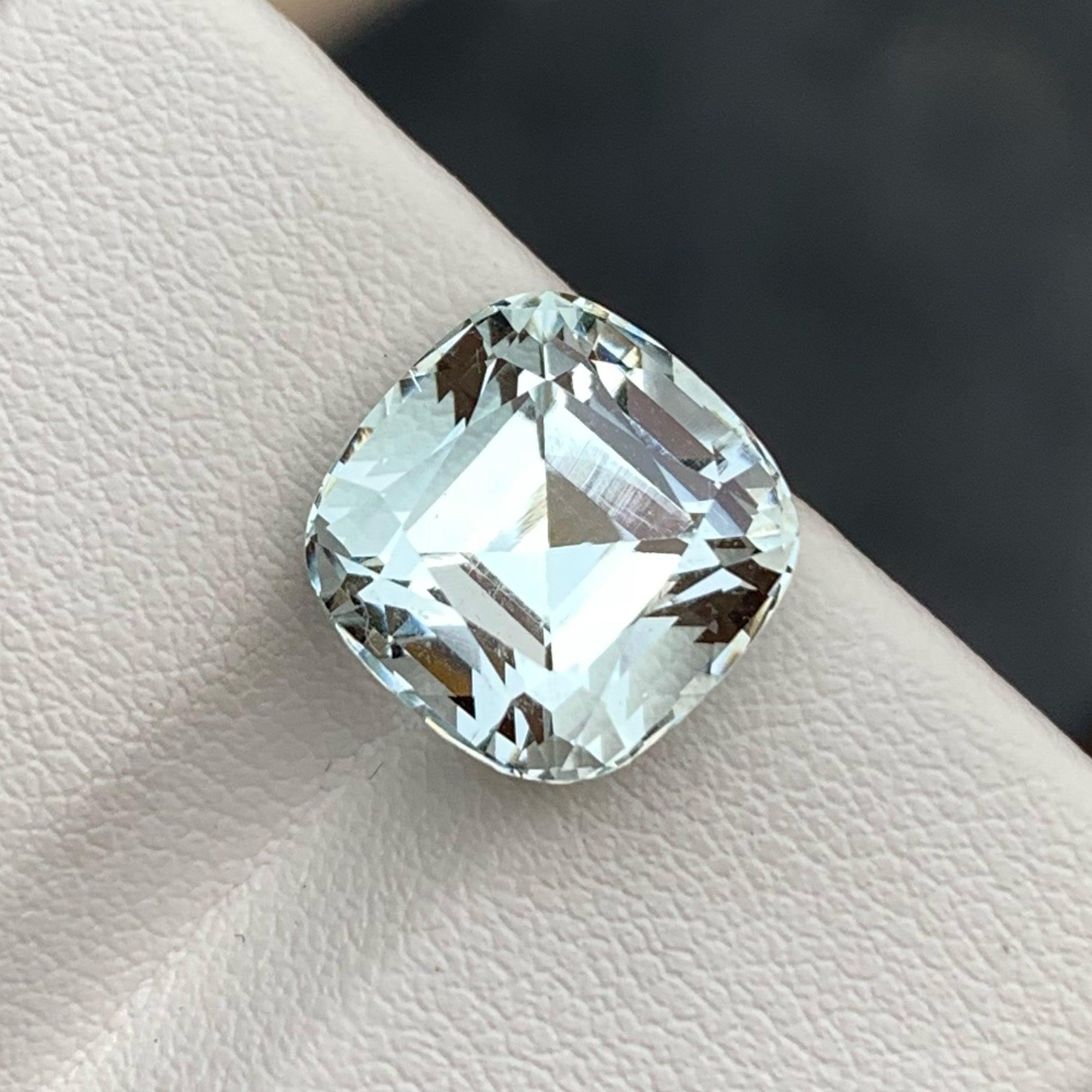 Piedra Natural Aguamarina Azul Hielo, Disponible a la venta al por mayor precio natural de alta calidad 7,30 Quilates  Aguamarina natural suelta de Pakistán.

Información sobre el producto:
NOMBRE DE LA PIEDRA PRECIOSA Piedra natural Aguamarina Azul