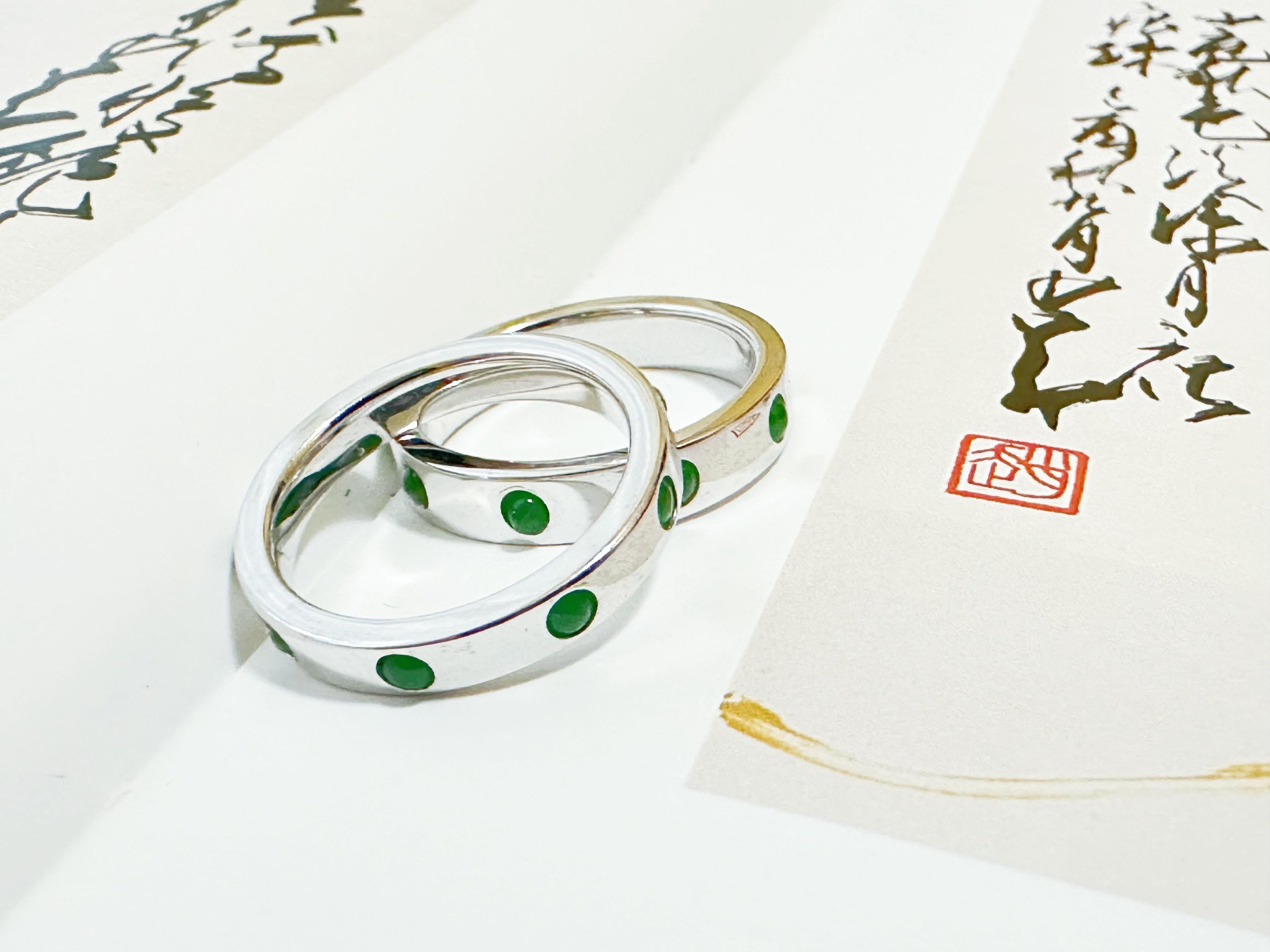 Natural Imperial Green Jadeite Jade Cabochon 18K White Gold Ring In New Condition For Sale In Kowloon, HK