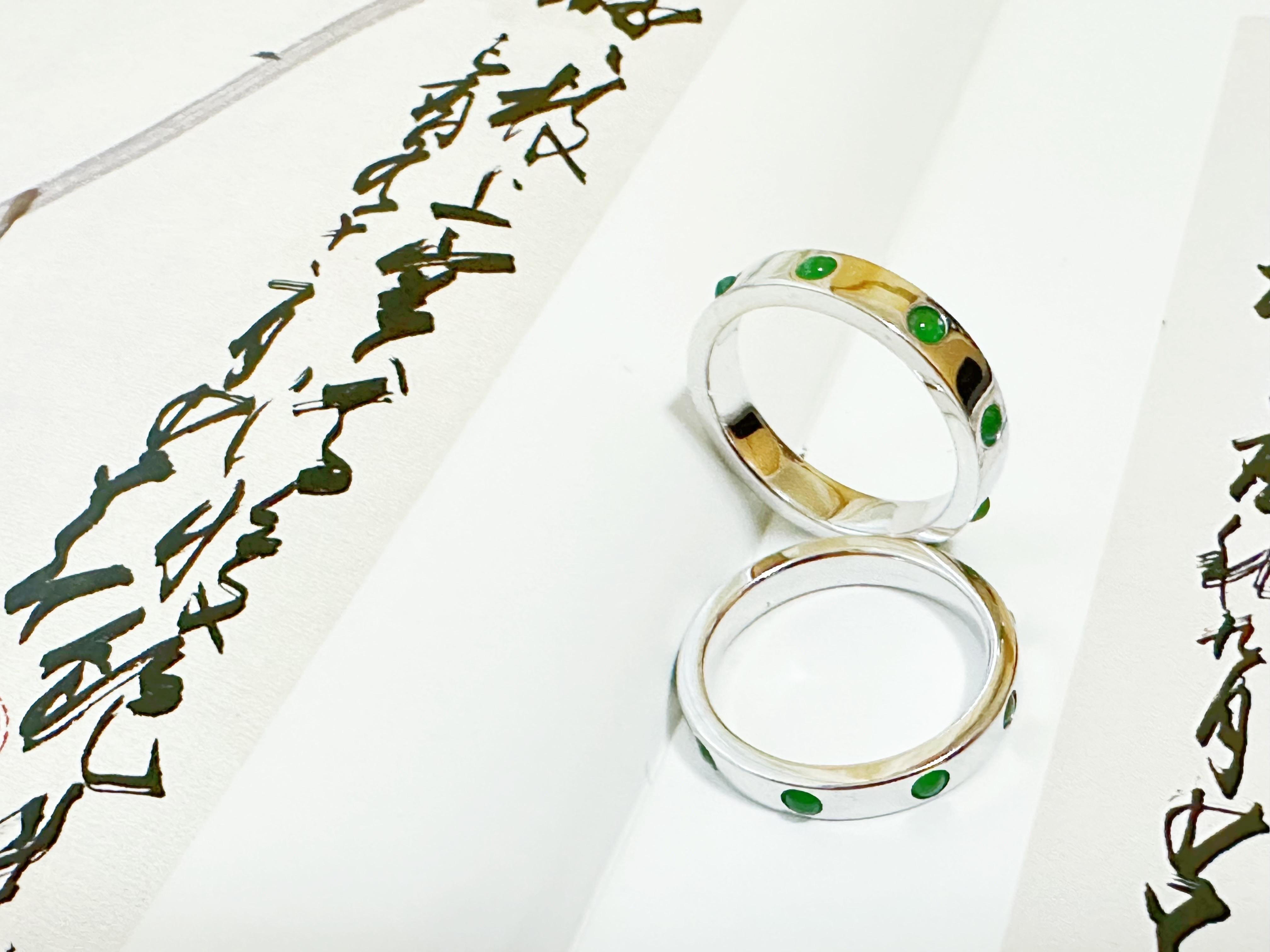 Women's or Men's Natural Imperial Green Jadeite Jade Cabochon 18K White Gold Ring For Sale