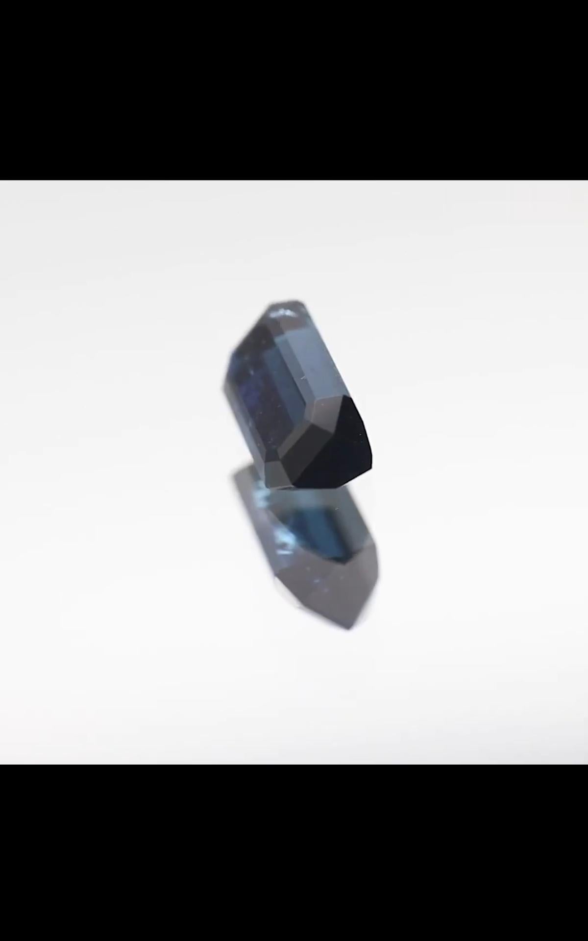 Moderne Pierre précieuse en tourmaline indicolite naturelle de 3,35 carats en vente