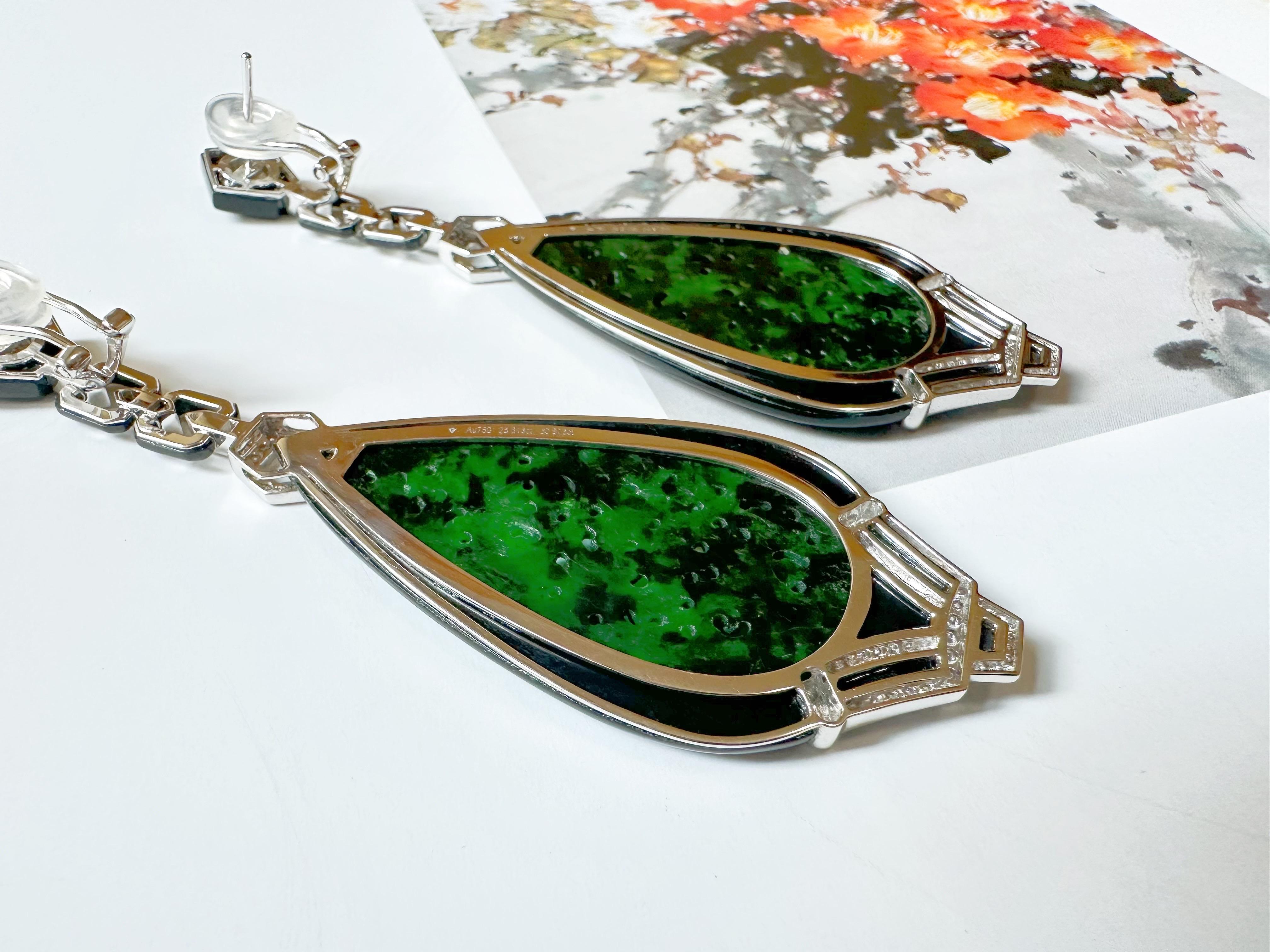 Natural Intense Green Jade Carved Earrings with Black Agate Diamonds 18k Gold In New Condition For Sale In Kowloon, HK