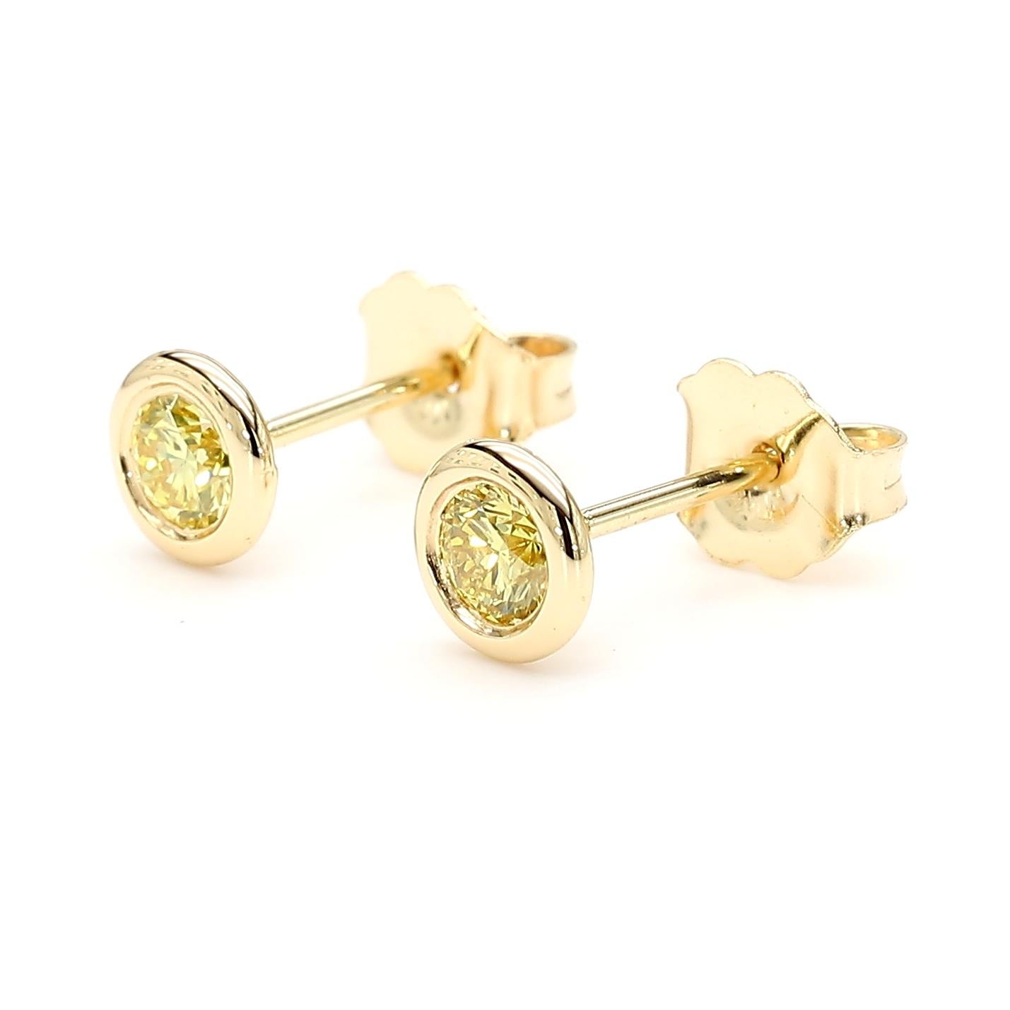 I bellissimi orecchini di diamanti di RareGemworld. Montato in una splendida montatura in oro giallo 18 carati con diamanti gialli naturali a taglio rotondo. Questi orecchini sono garantiti per stupire e arricchire la tua collezione personale!

Peso