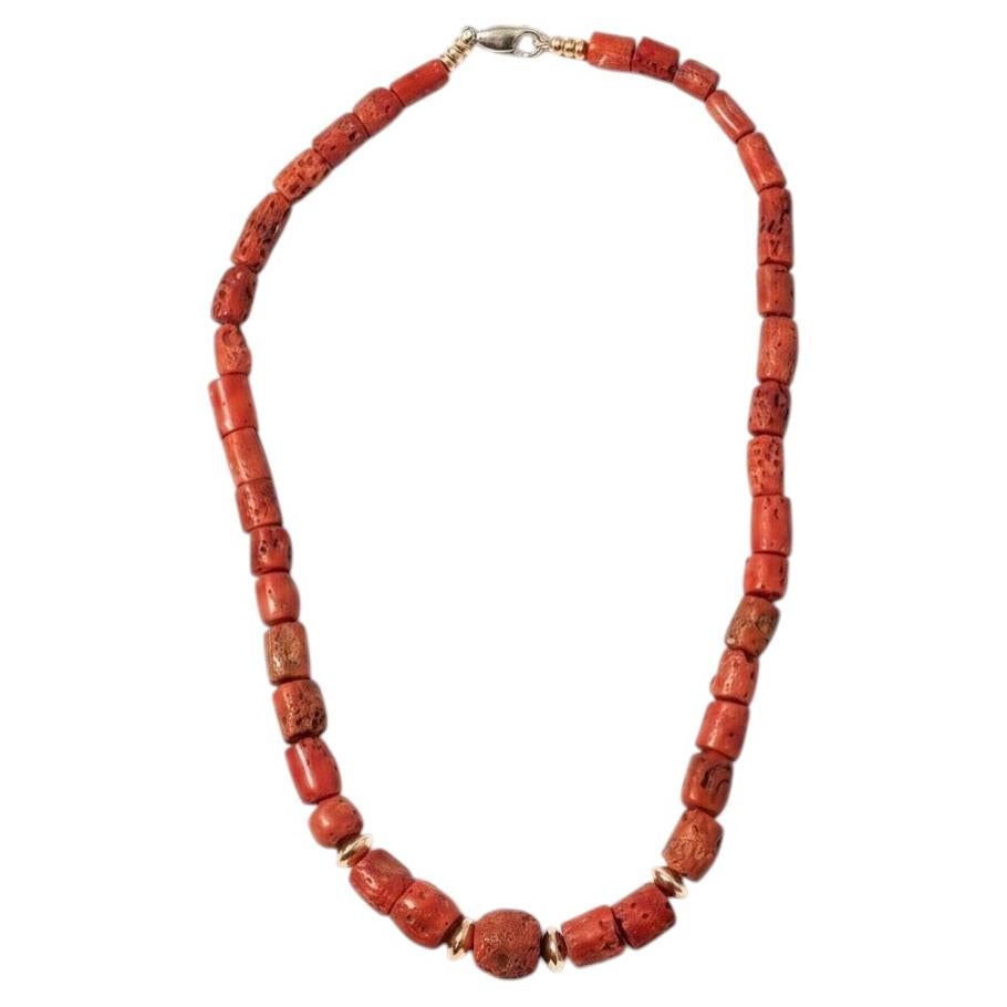 Collier composé de perles de corail italien naturel et d'or 14 carats, 18"