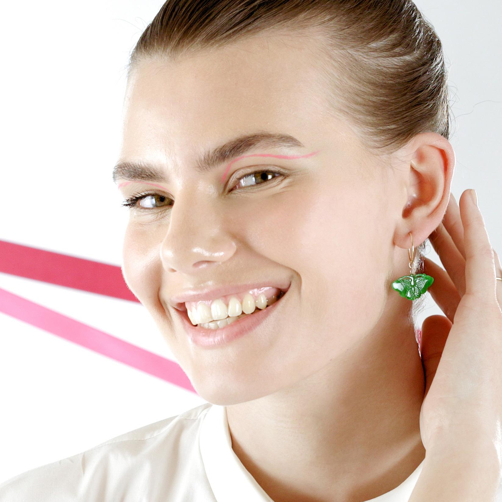 Orecchini a cerchio a farfalla in giada naturale in oro 18 carati Deco INTINI Jewels in vendita 10