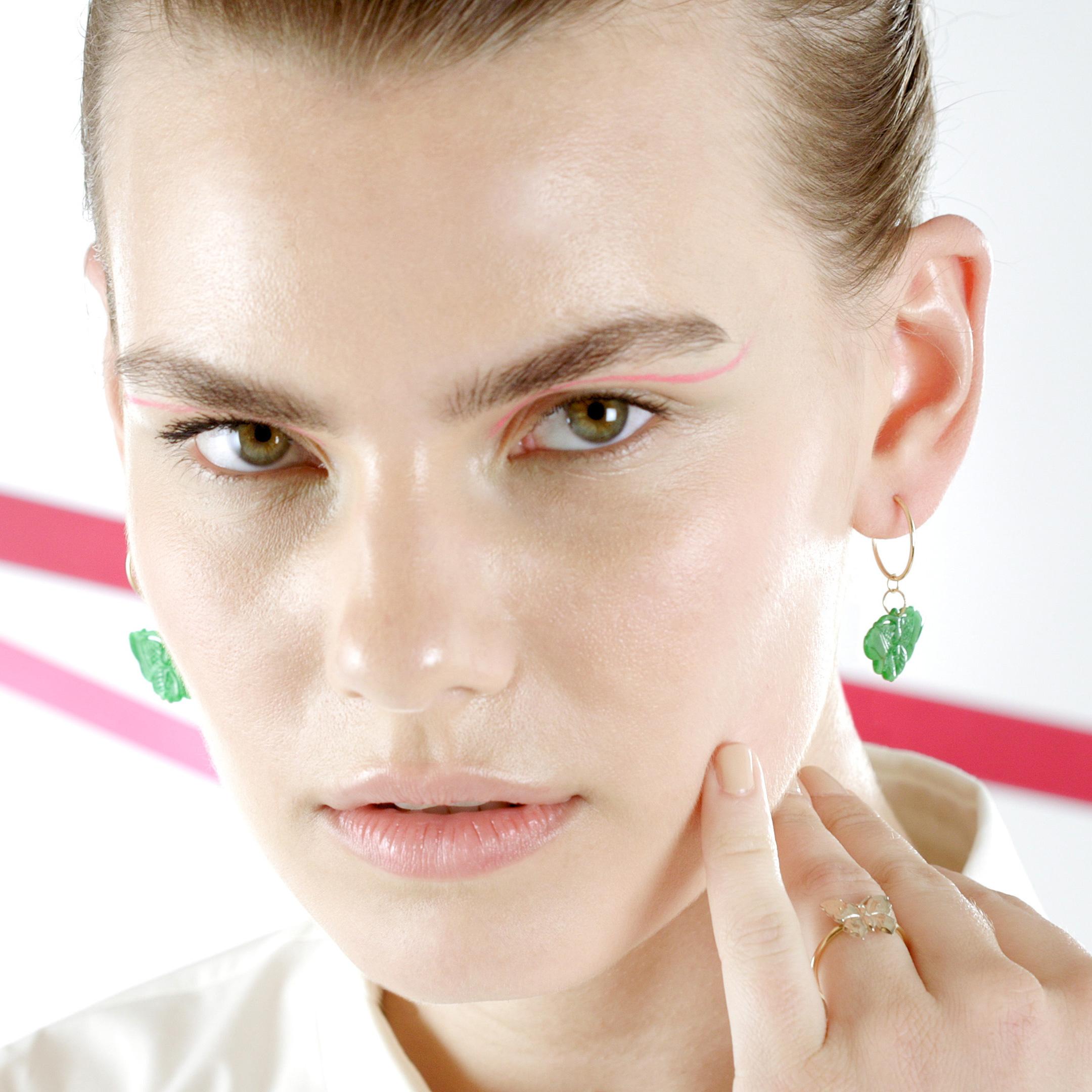 Orecchini a cerchio a farfalla in giada naturale in oro 18 carati Deco INTINI Jewels in vendita 12