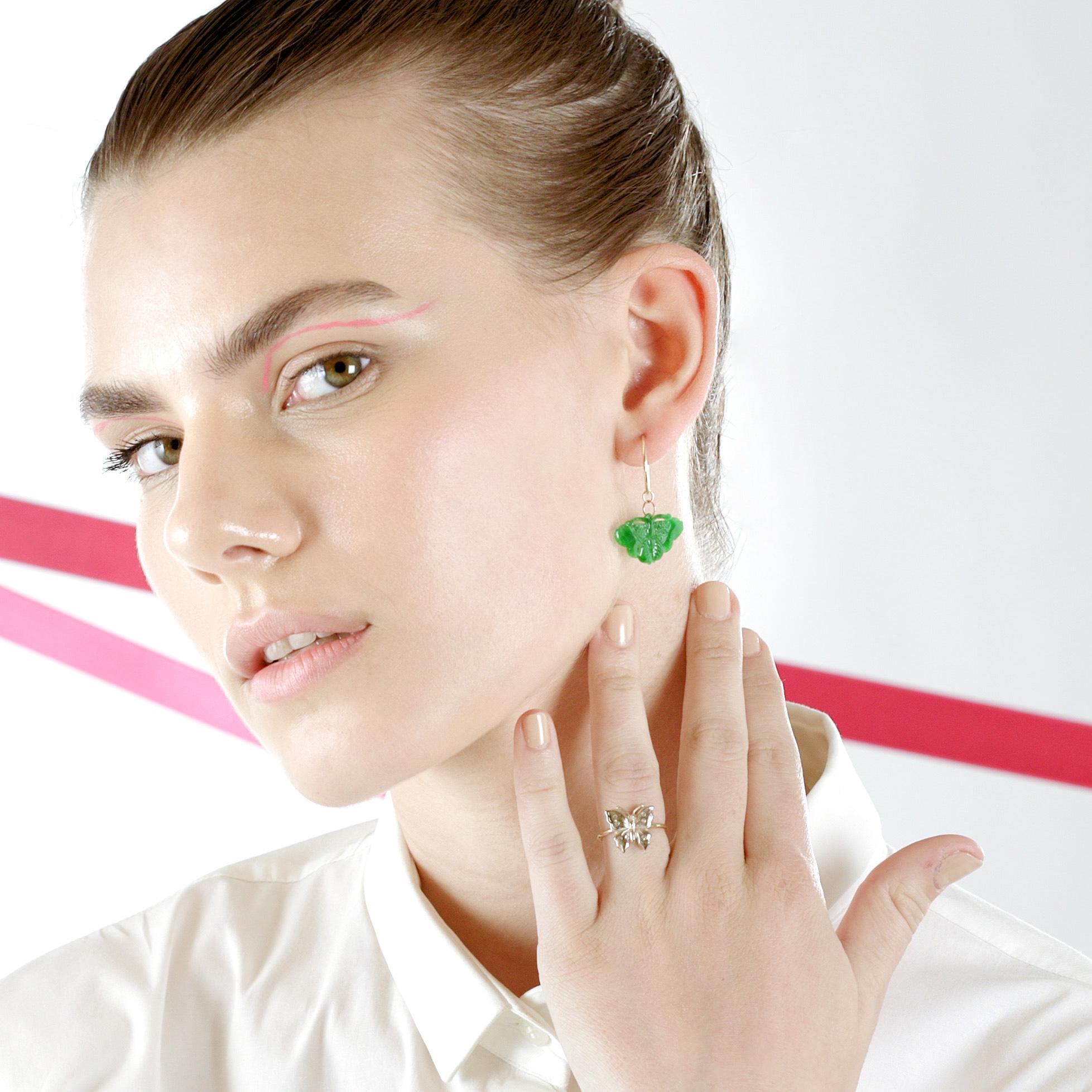 Taglio misto Orecchini a cerchio a farfalla in giada naturale in oro 18 carati Deco INTINI Jewels in vendita