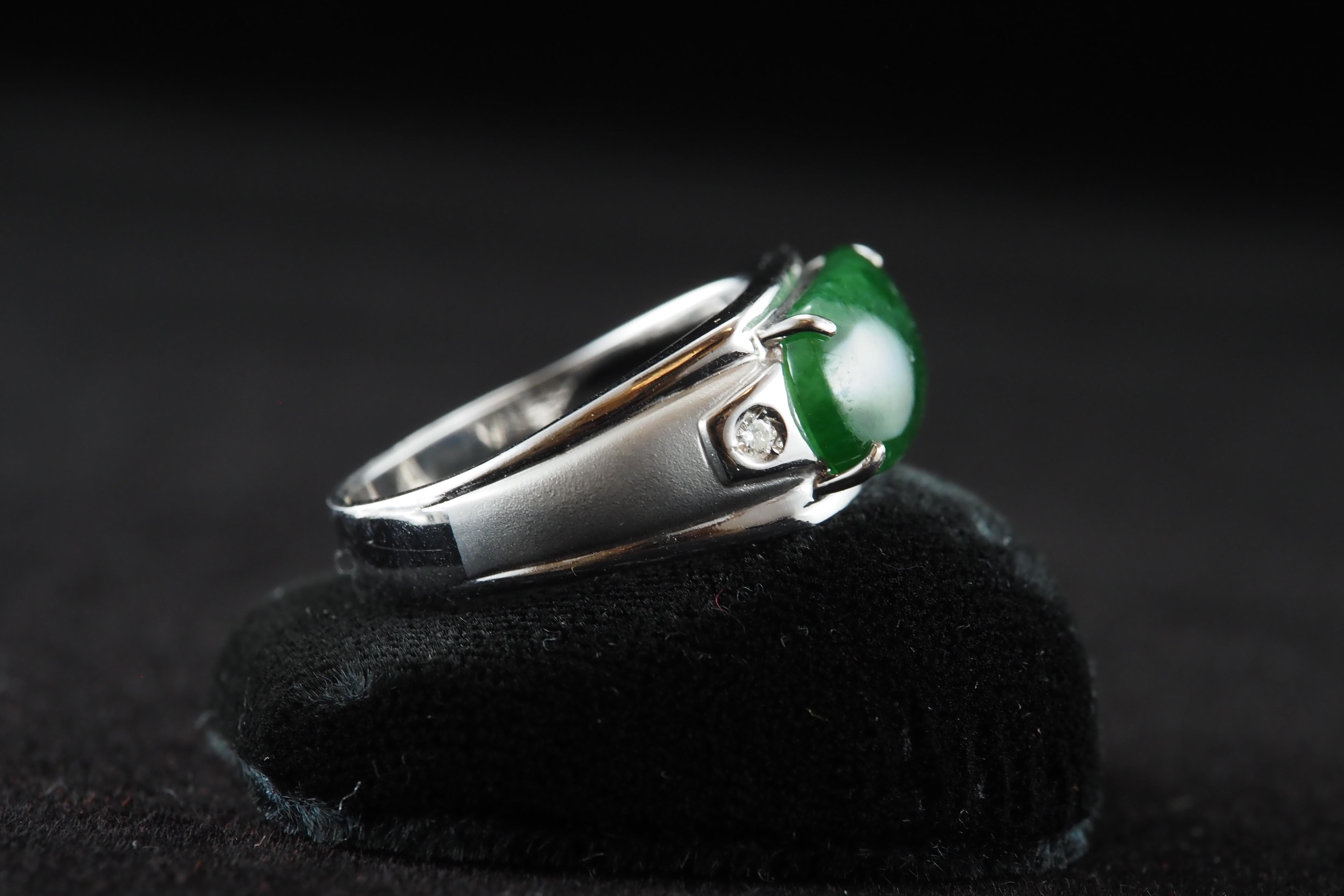 Taglio rotondo Natural Jade and Diamond Ring in vendita