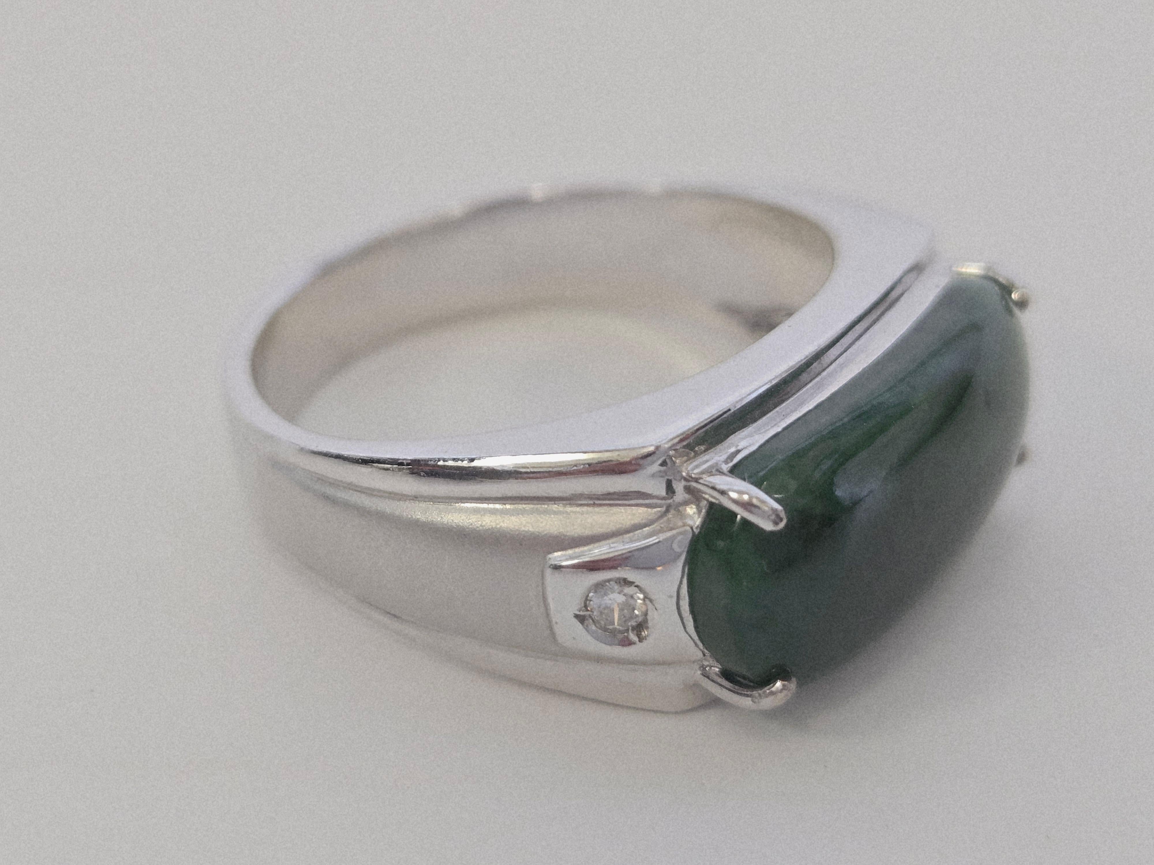 Natural Jade and Diamond Ring In condizioni buone in vendita a Pasadena, CA