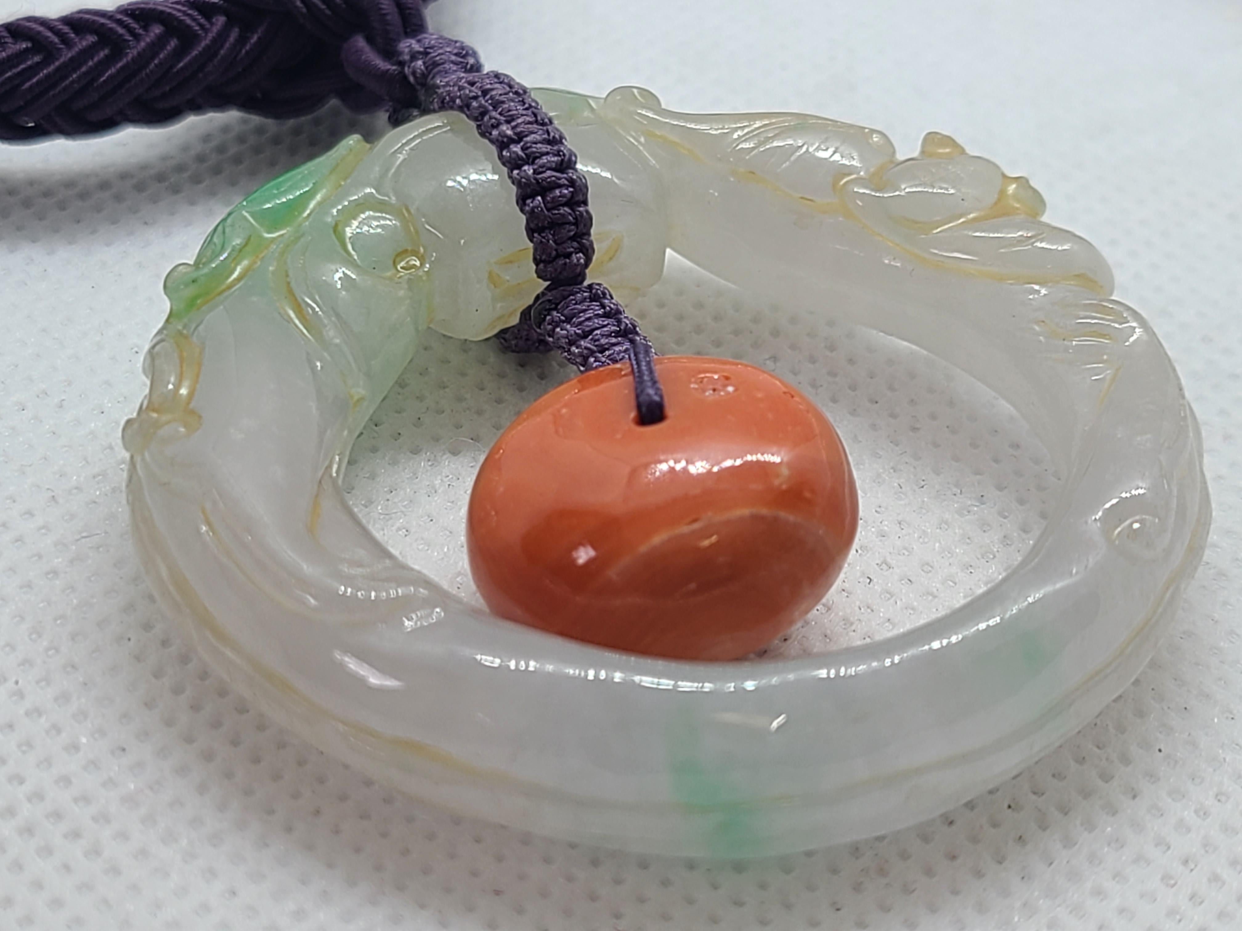 Artista Collana fatta a mano in giada naturale con testa di drago intagliata e perline di corallo in vendita