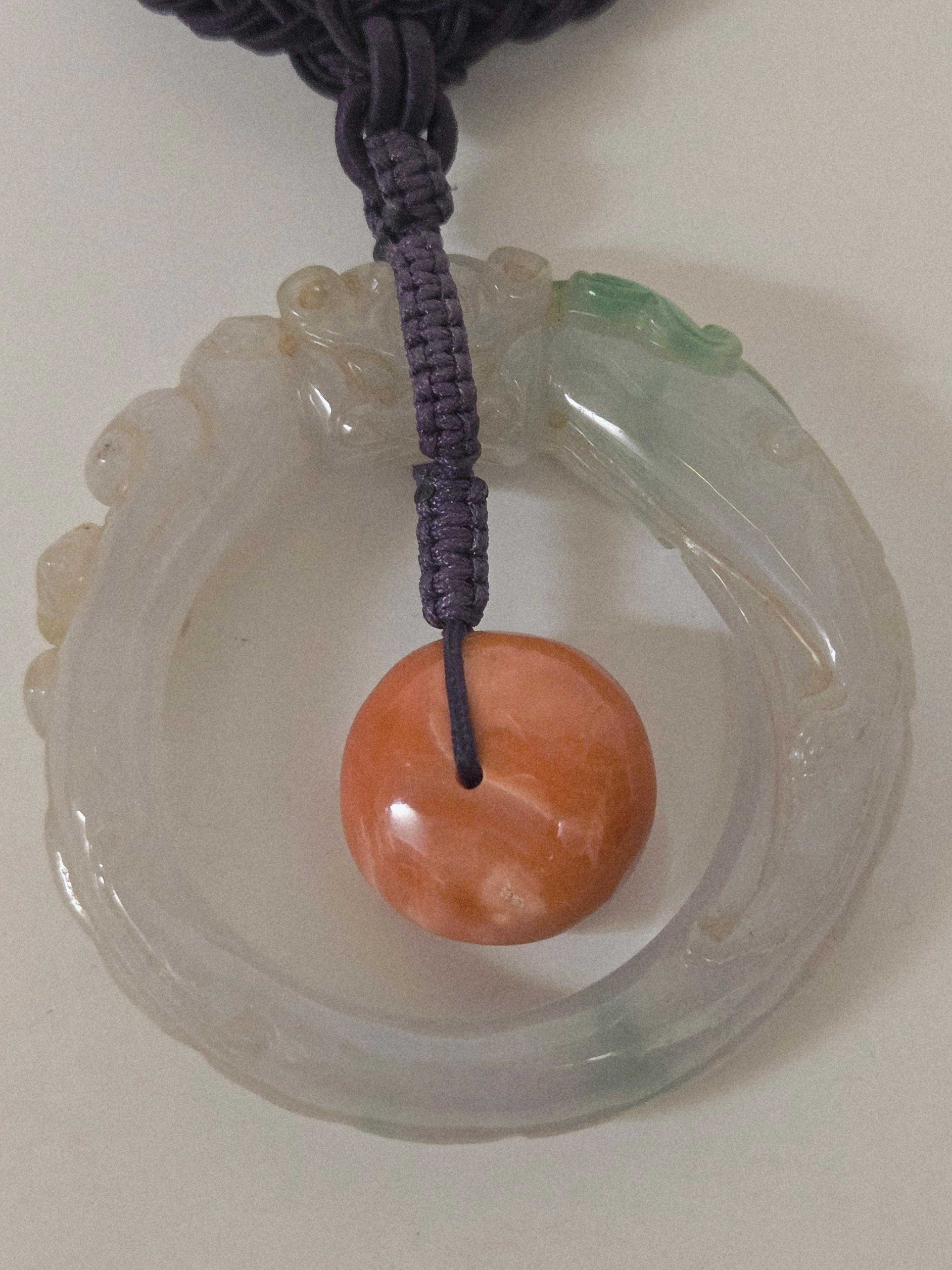 Collana fatta a mano in giada naturale con testa di drago intagliata e perline di corallo in vendita 3