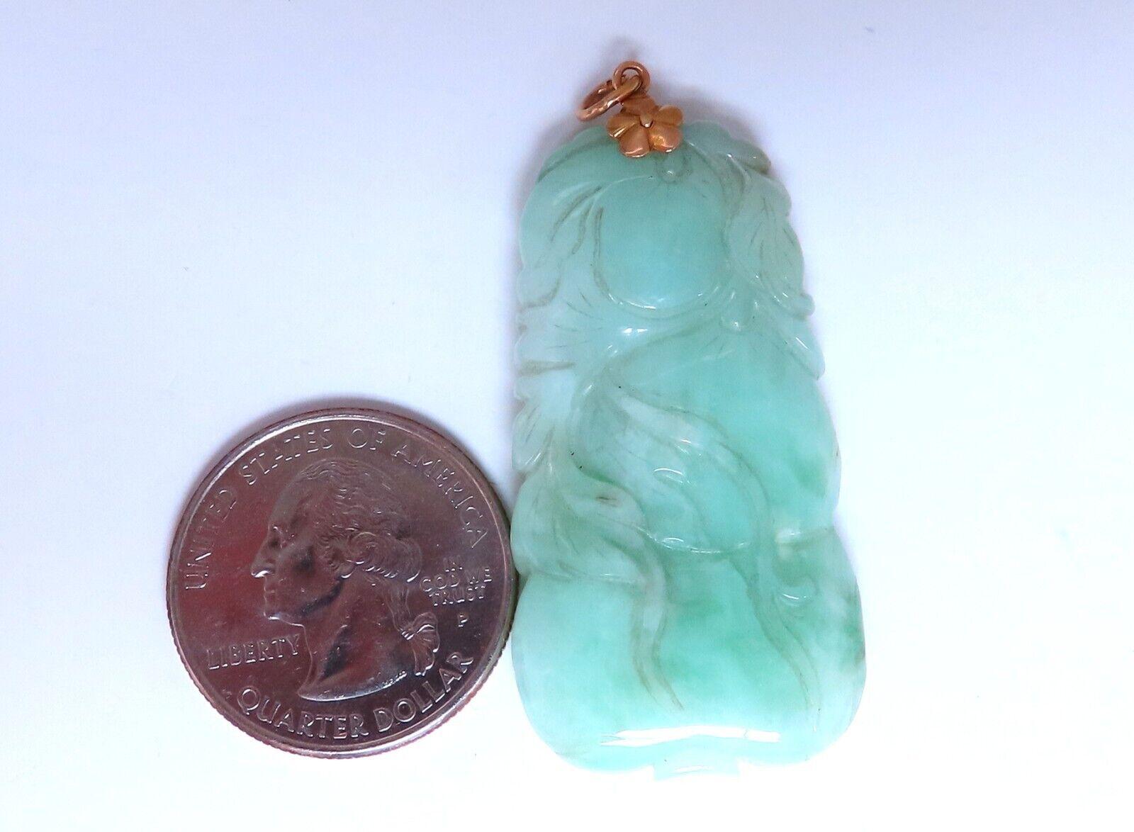 Jade Pendant Apple Green color.

47 x 22mm

14kt / 15 grams