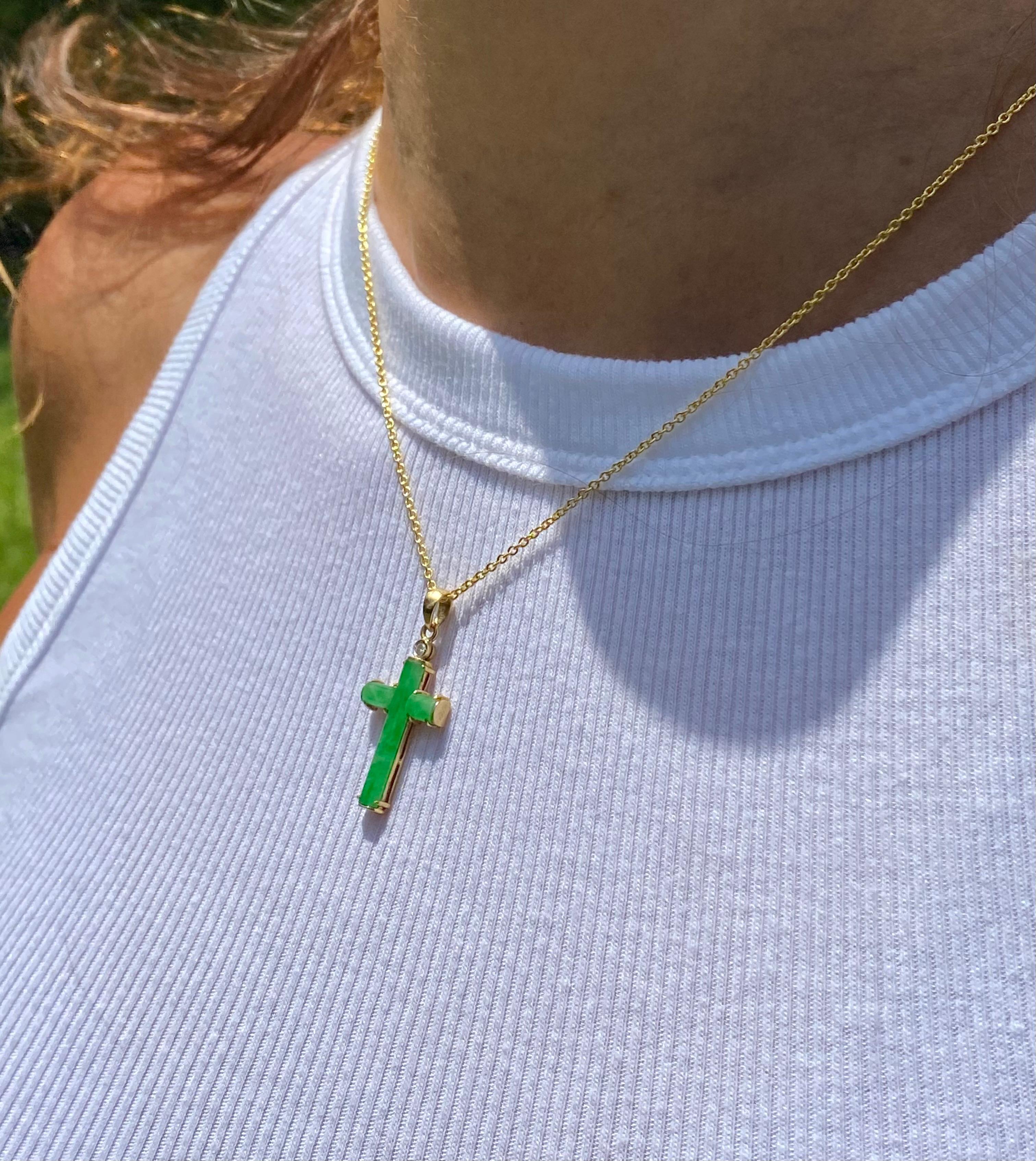 Natural Jade Cross Pendant in 18k Solid Gold Setting with 14k Gold Cable Chain In Excellent Condition In Miami, FL
