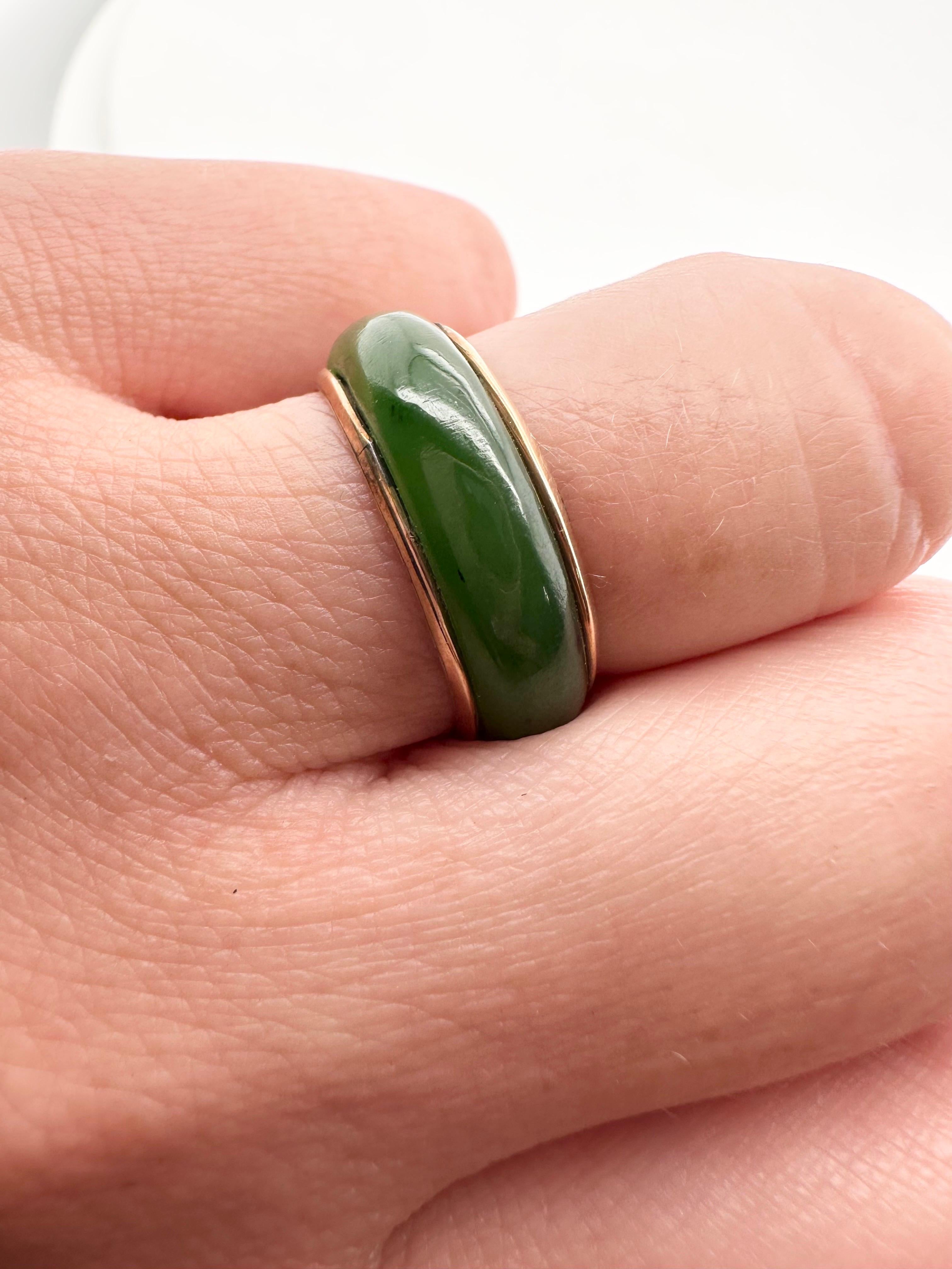 Natural Jade eternity ring size 7.75 In Excellent Condition For Sale In Boca Raton, FL