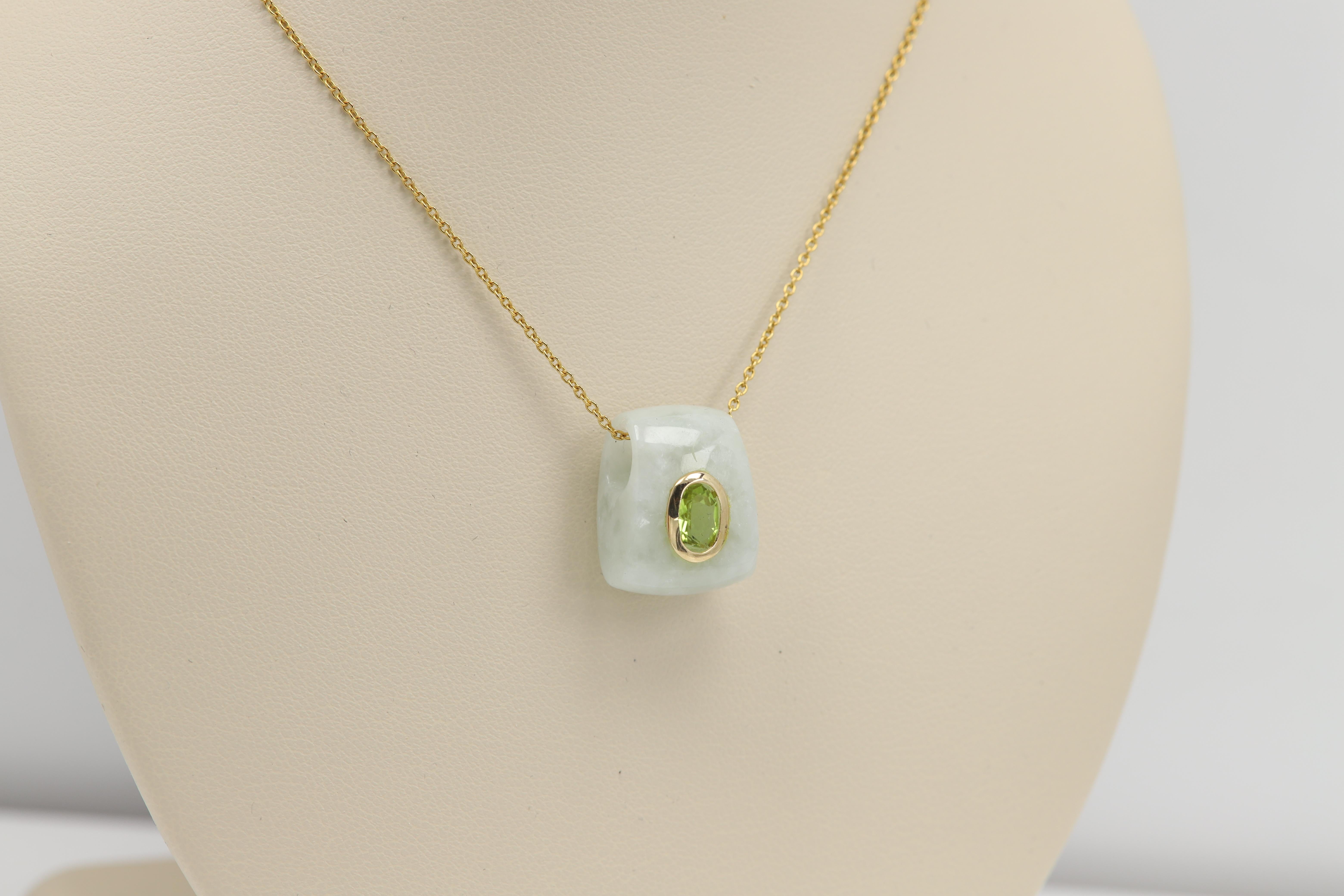 Pendentif en jade naturel Collier en or jaune 14 carats et péridot vert en vente 8