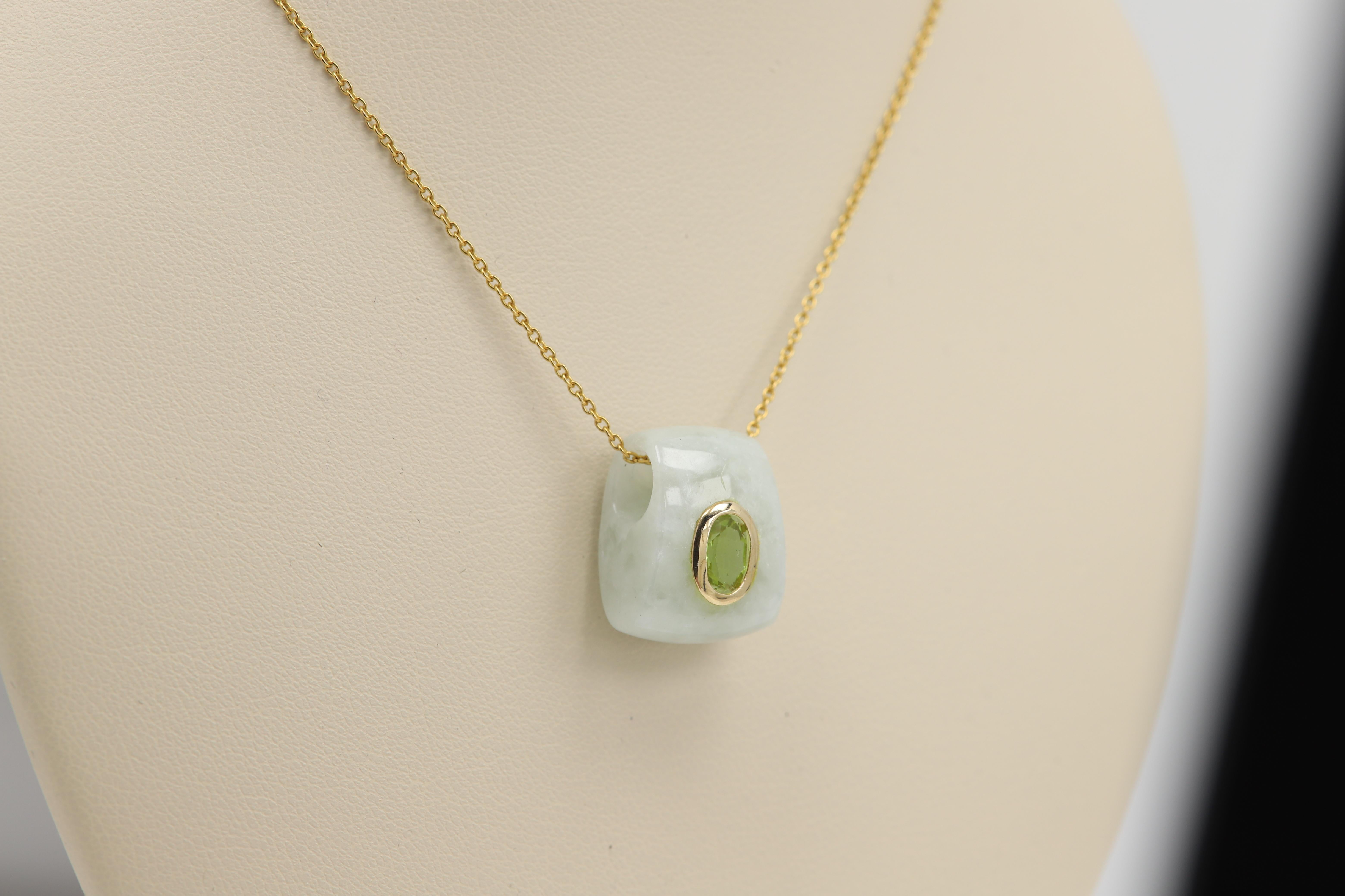 Pendentif en jade naturel Collier en or jaune 14 carats et péridot vert en vente 9