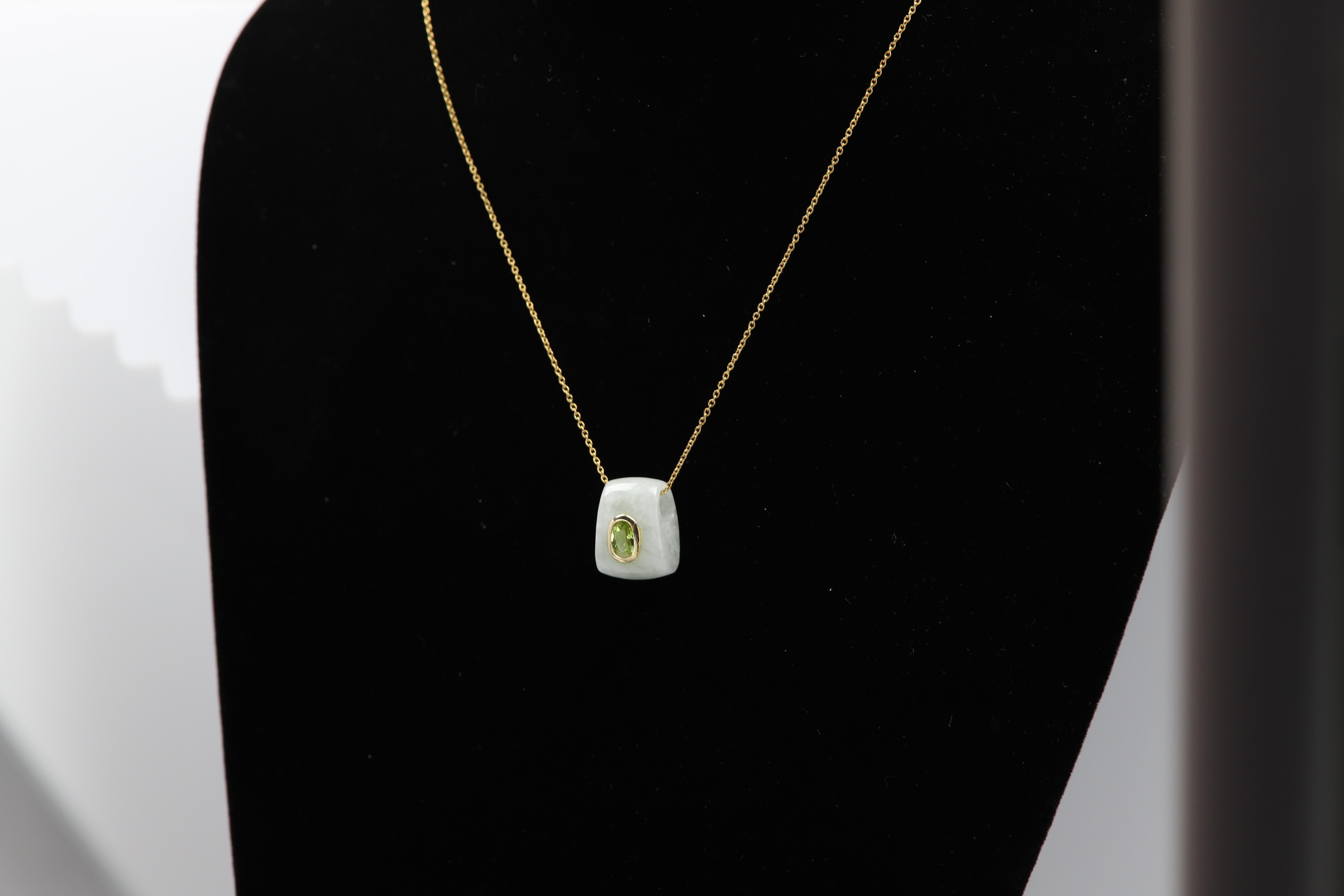Pendentif en jade naturel Collier en or jaune 14 carats et péridot vert en vente 11
