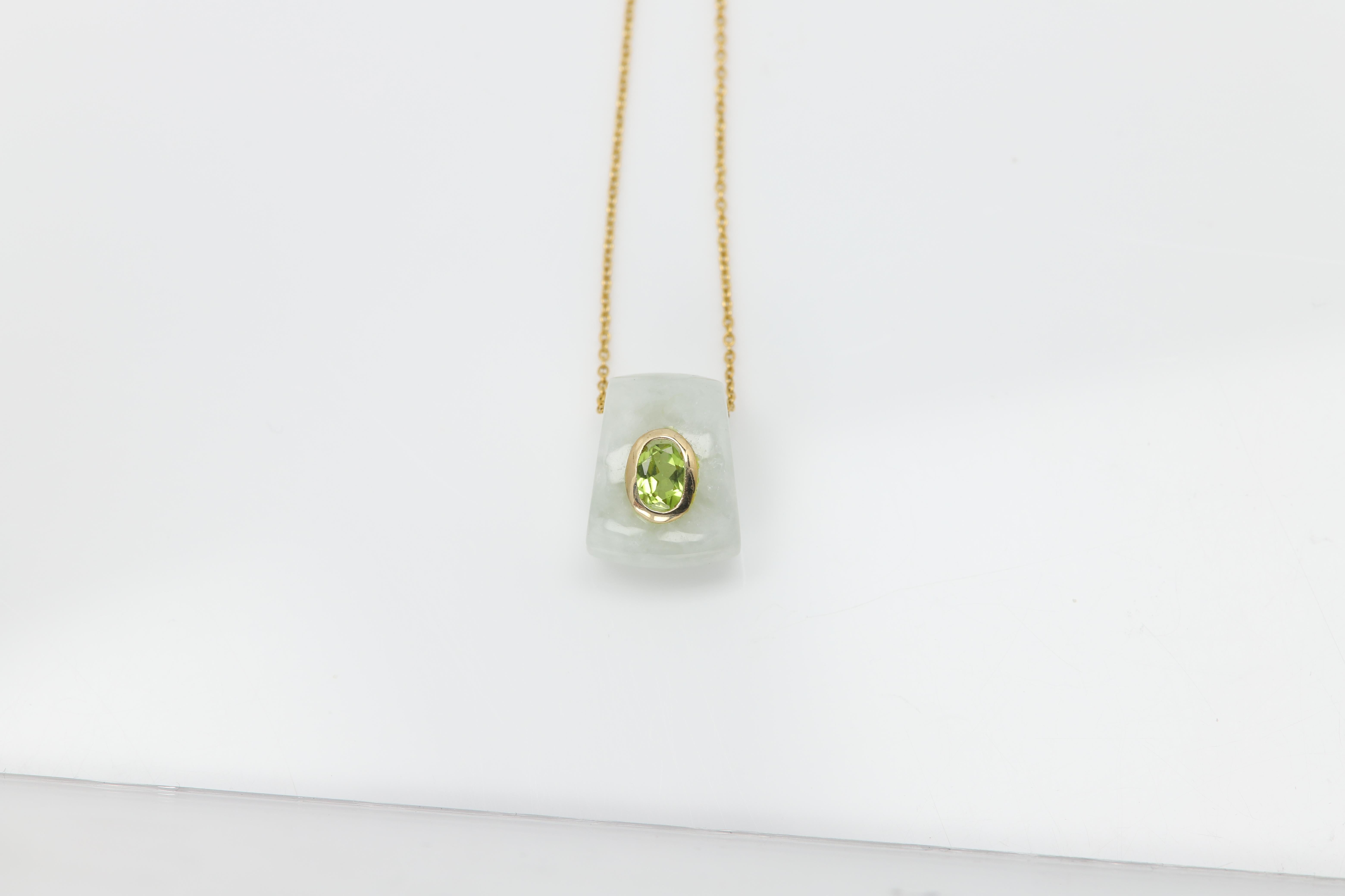 Pendentif en jade naturel Collier en or jaune 14 carats et péridot vert en vente 4