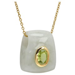 Pendentif en jade naturel Collier en or jaune 14 carats et péridot vert