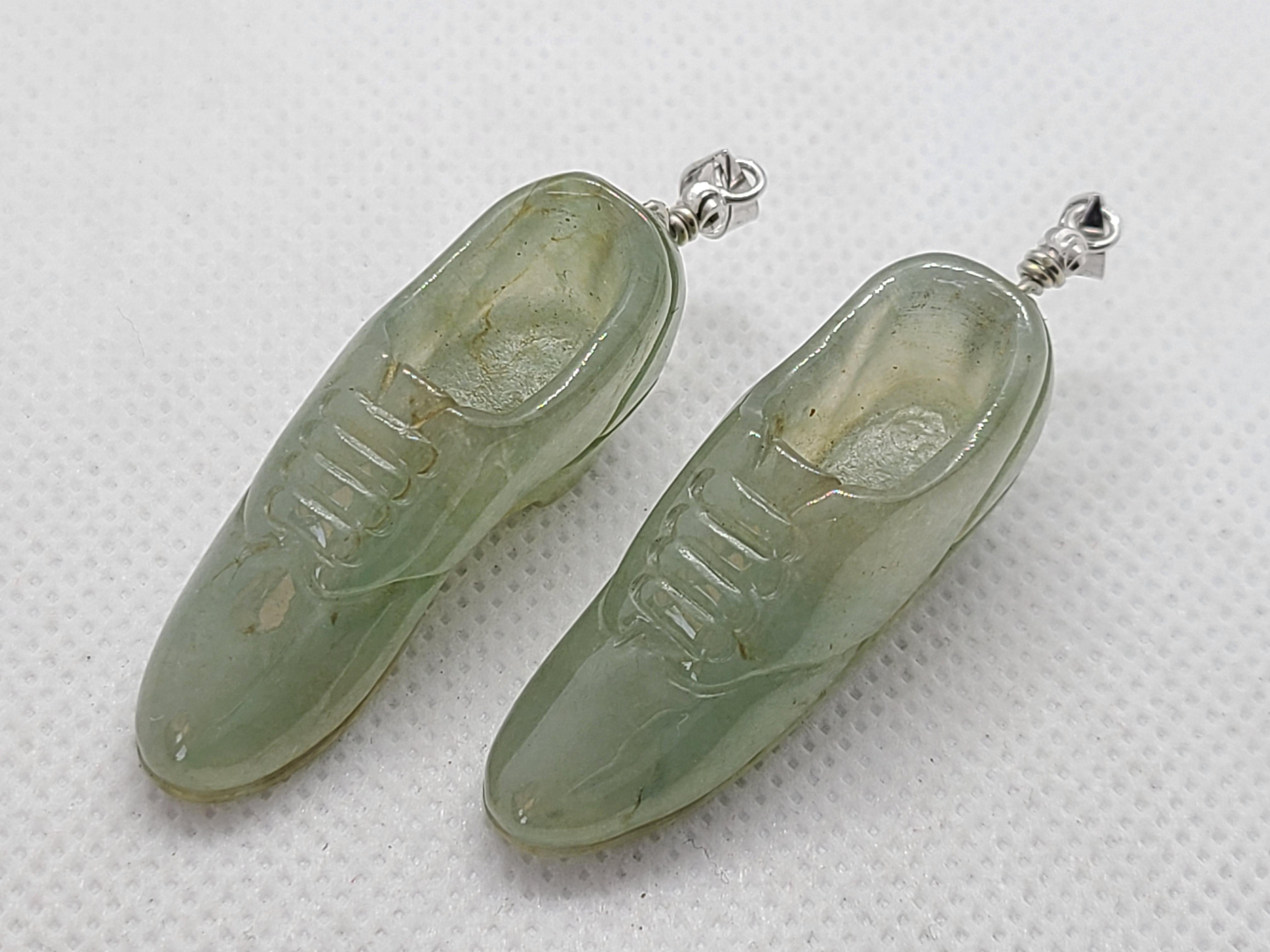 Artisan Pendentifs Paire de breloques pour chaussures en Jade Naturel en vente
